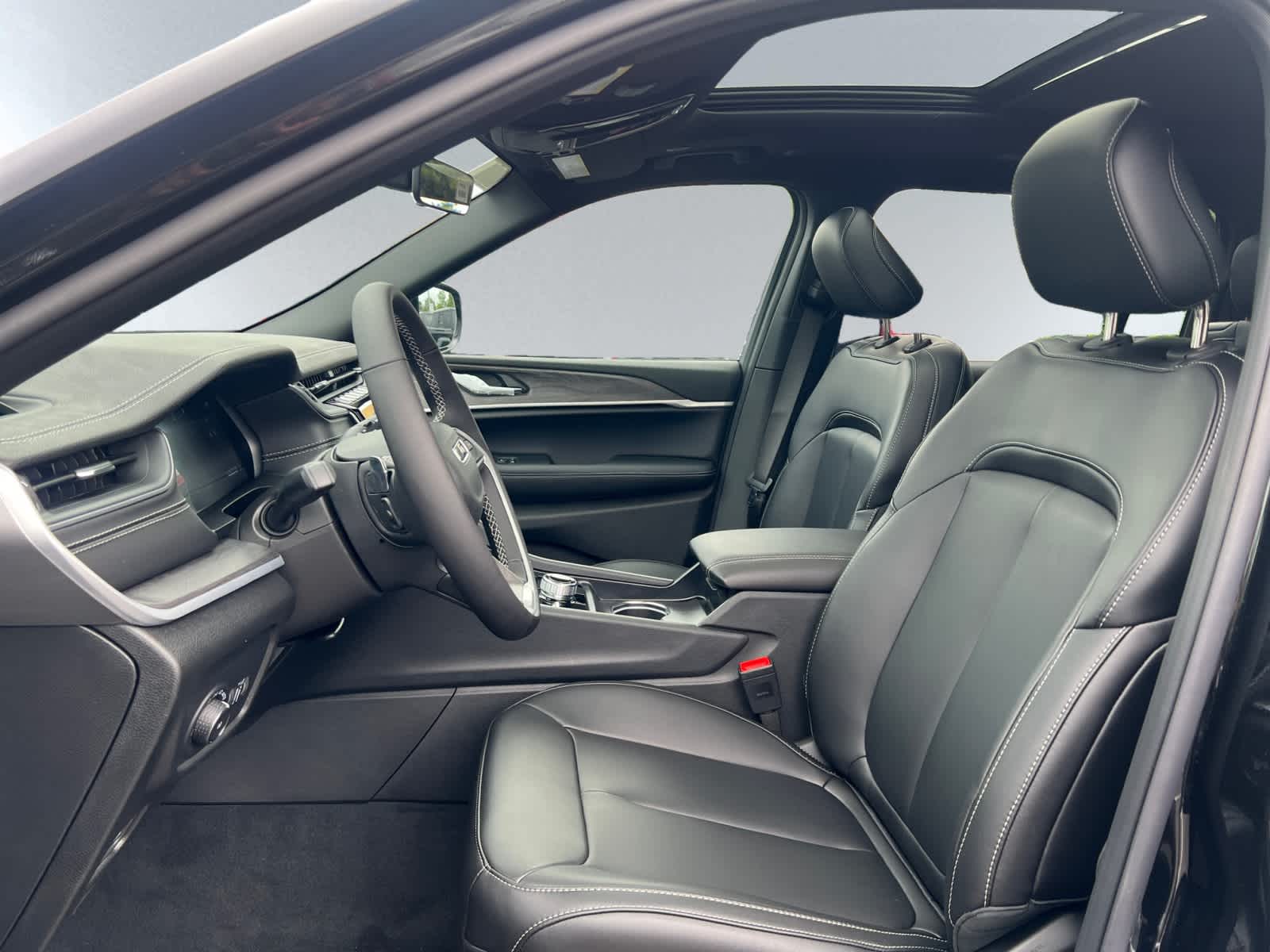 new 2025 Jeep Grand Cherokee car, priced at $50,860