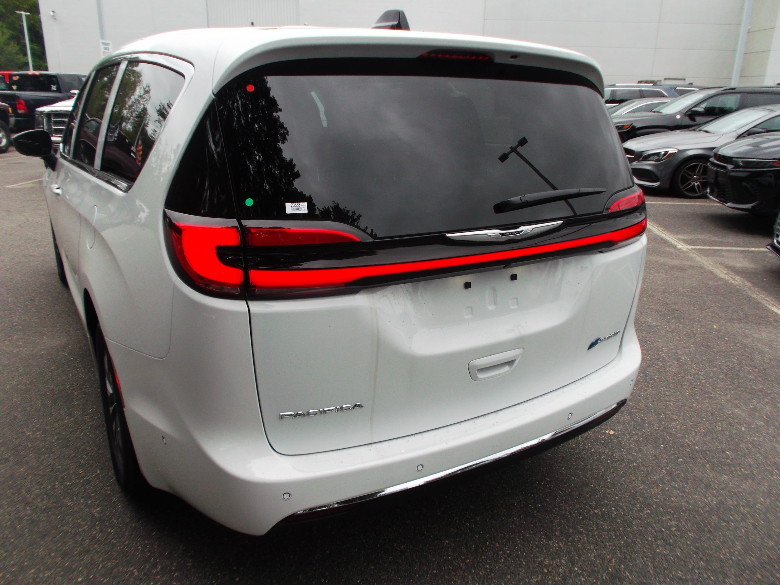 new 2023 Chrysler Pacifica Plug-In Hybrid car, priced at $48,635