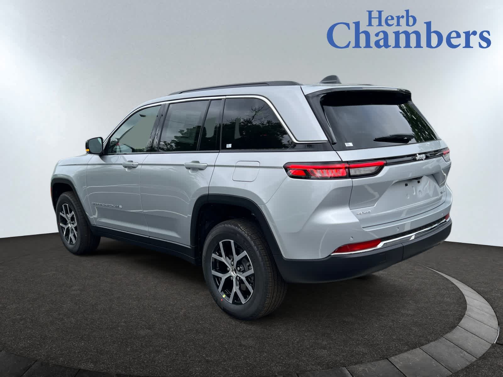 new 2025 Jeep Grand Cherokee car, priced at $48,010