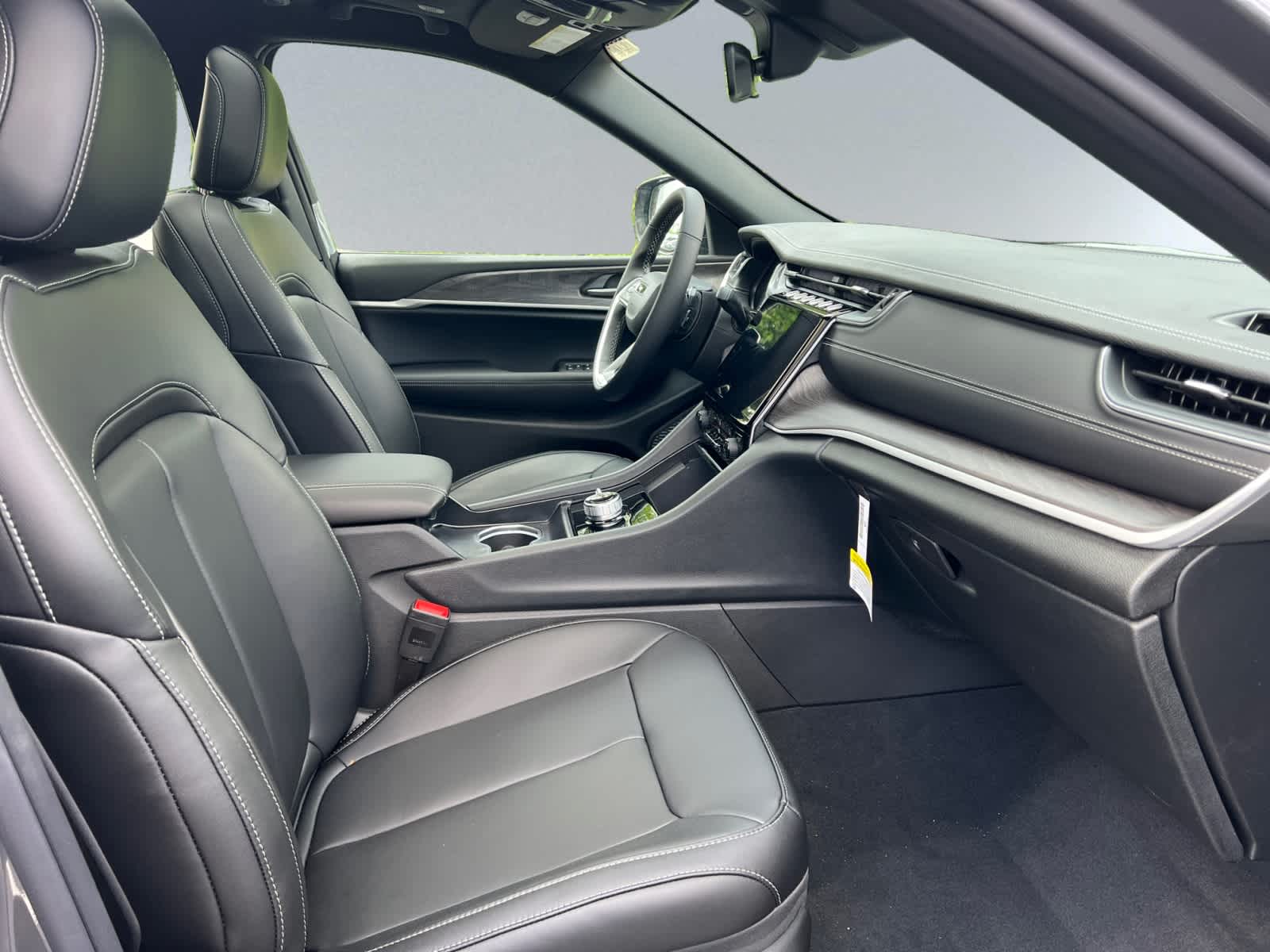 new 2025 Jeep Grand Cherokee car, priced at $48,010