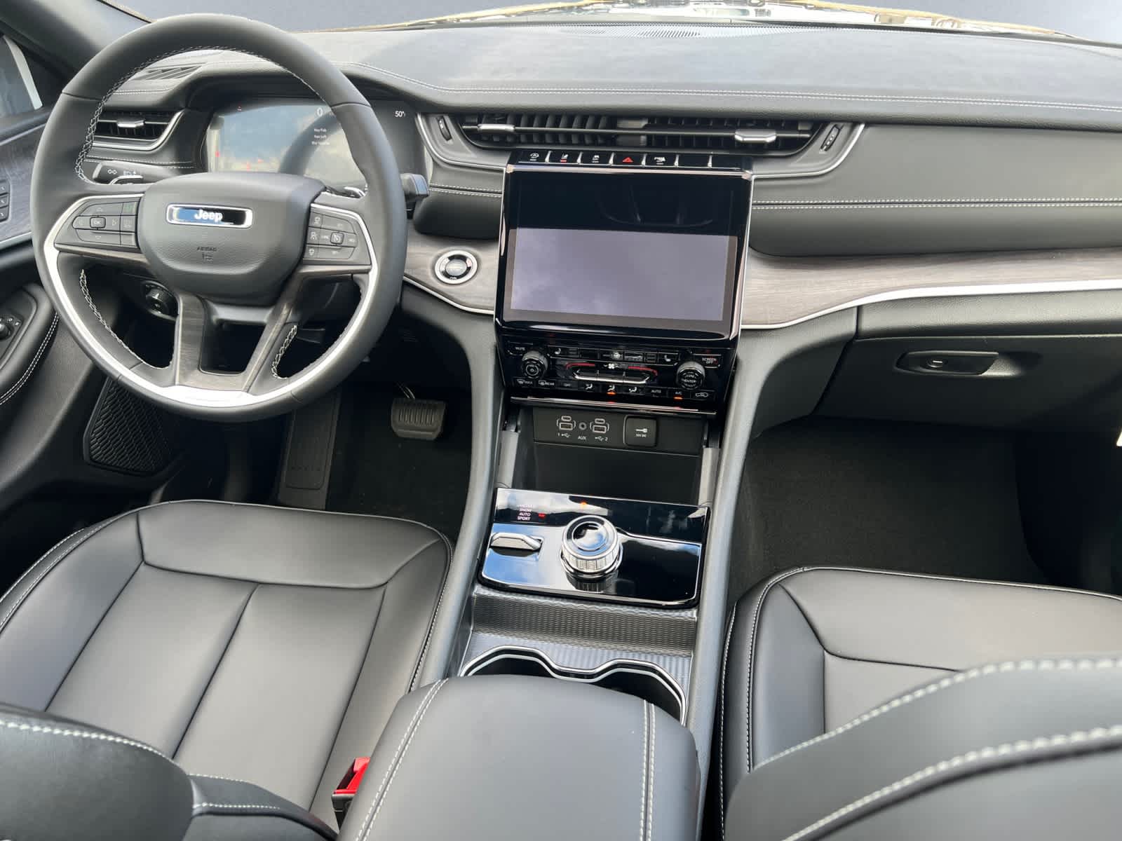 new 2025 Jeep Grand Cherokee car, priced at $50,010