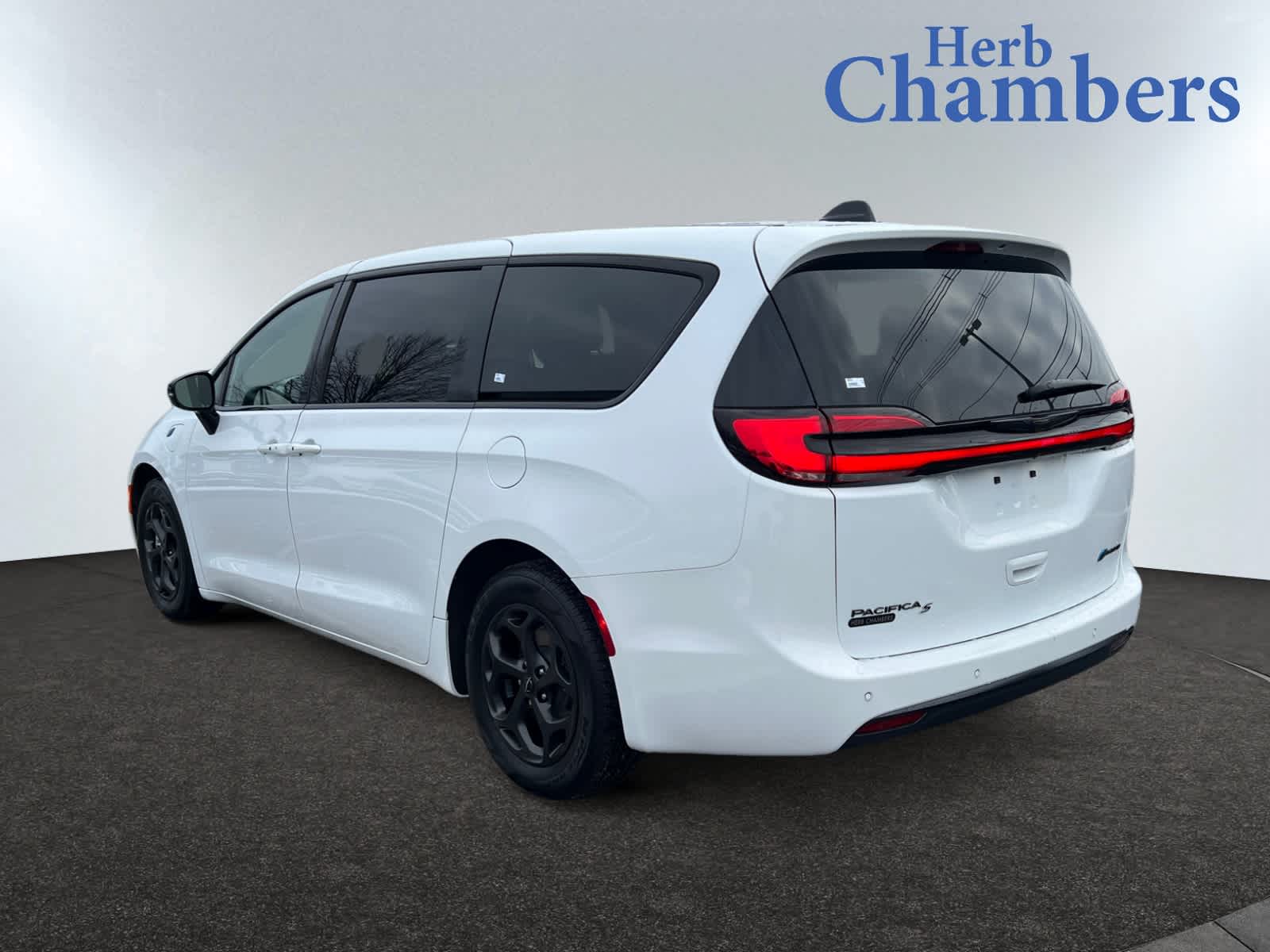 used 2023 Chrysler Pacifica Plug-In Hybrid car, priced at $36,798