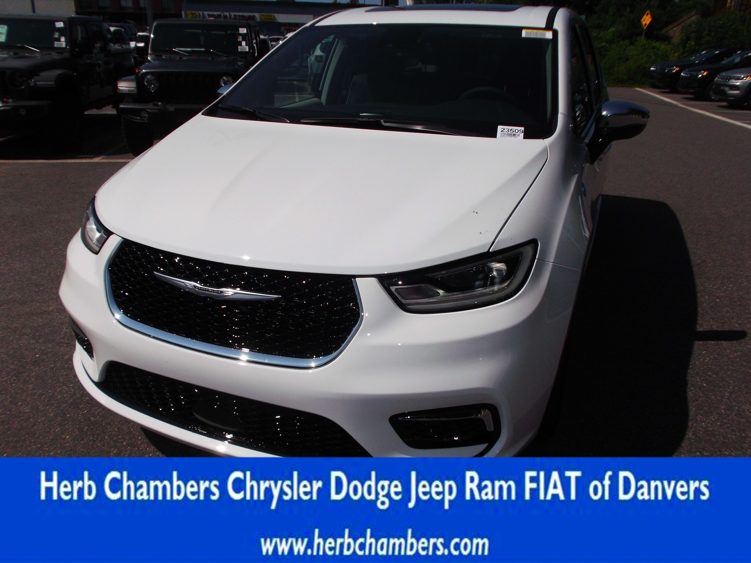 new 2023 Chrysler Pacifica Plug-In Hybrid car, priced at $51,490