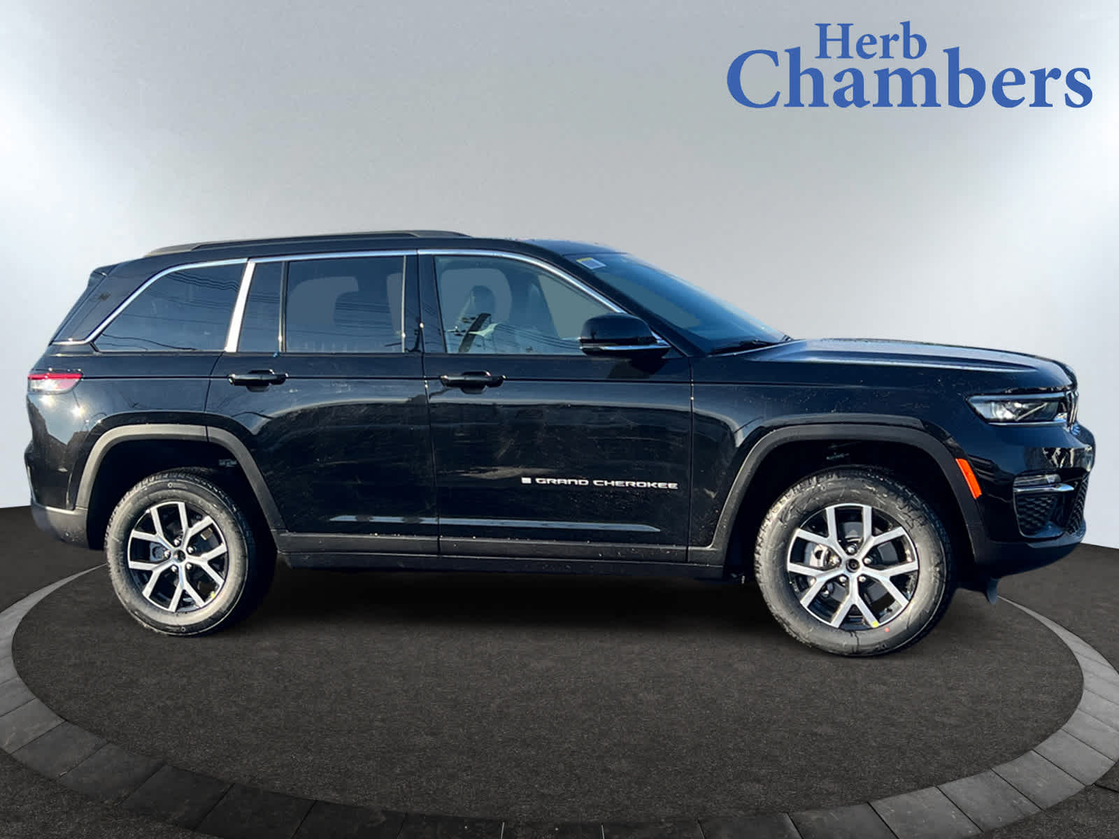 new 2025 Jeep Grand Cherokee car, priced at $48,010