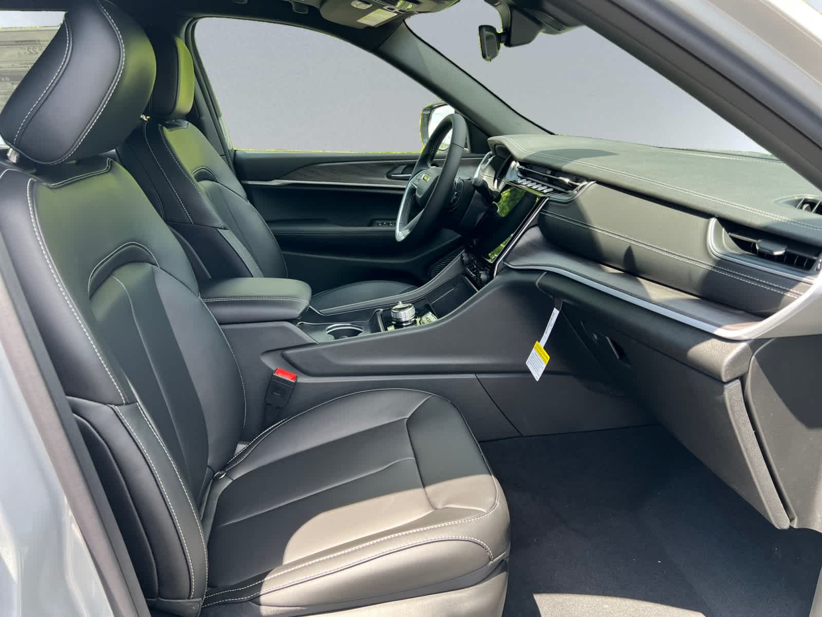 new 2025 Jeep Grand Cherokee car, priced at $50,735