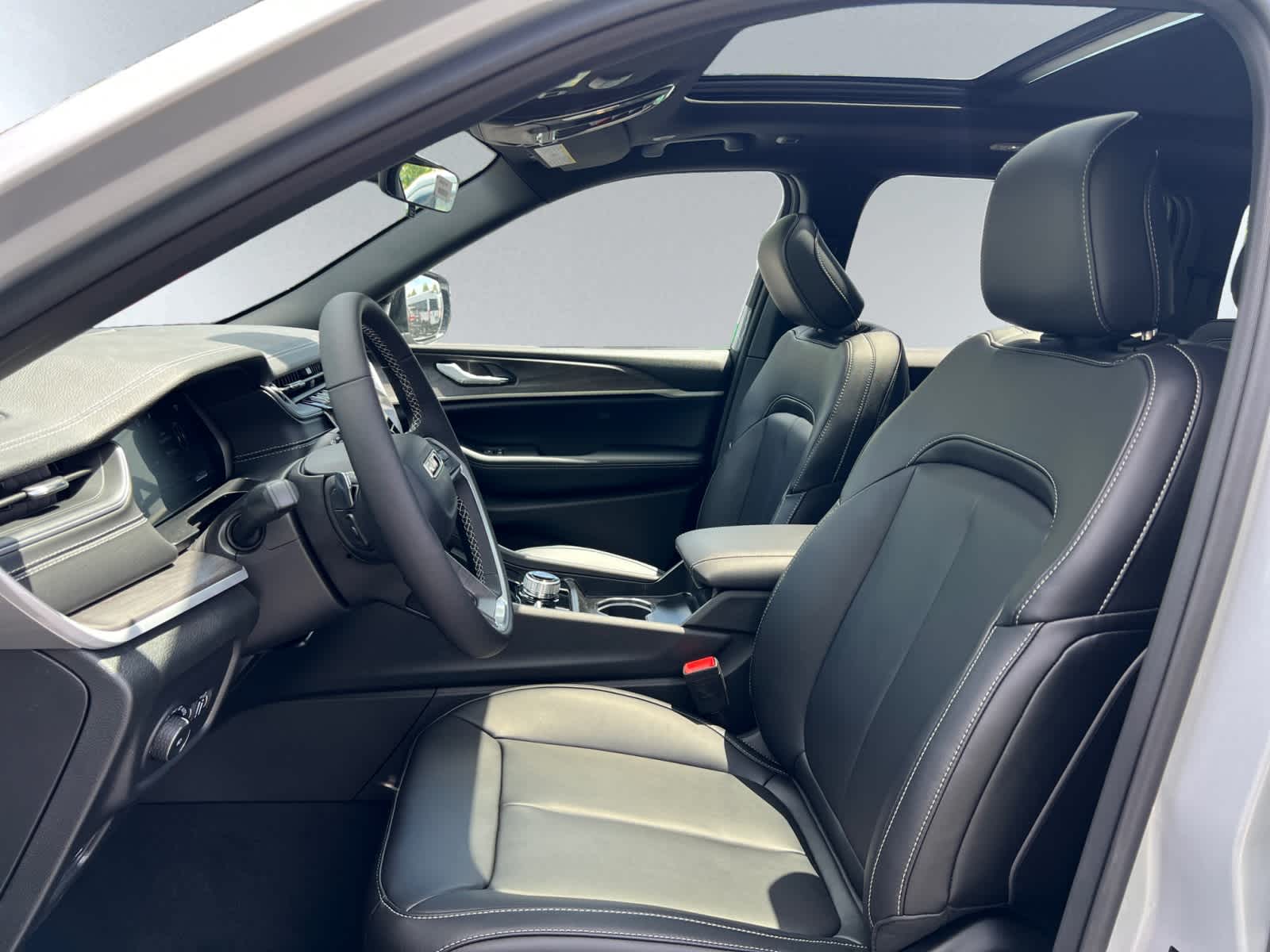 new 2025 Jeep Grand Cherokee car, priced at $50,735