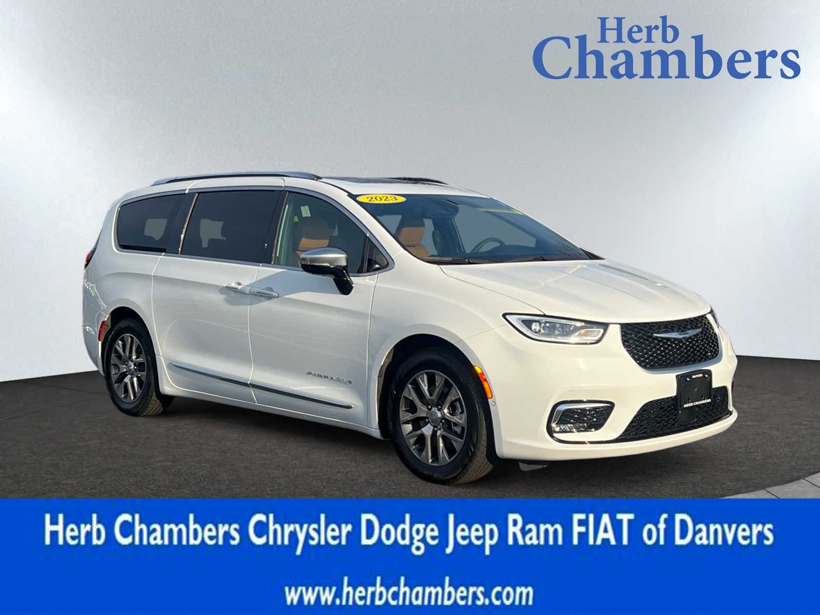 used 2023 Chrysler Pacifica Plug-In Hybrid car, priced at $43,798