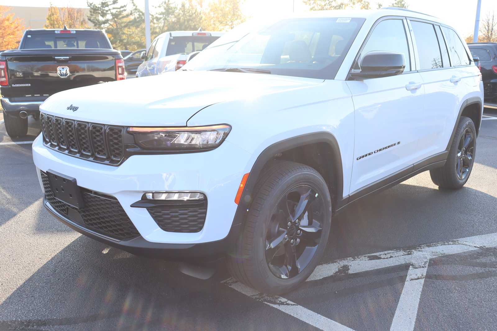 new 2025 Jeep Grand Cherokee car, priced at $48,989