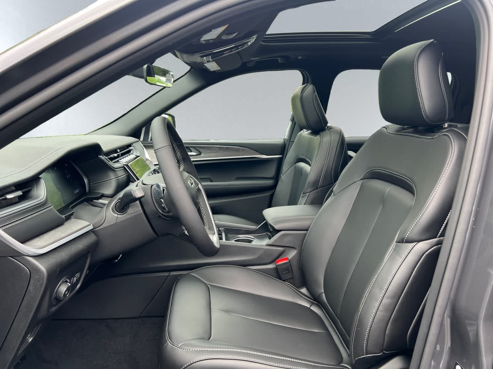 new 2025 Jeep Grand Cherokee car, priced at $49,005