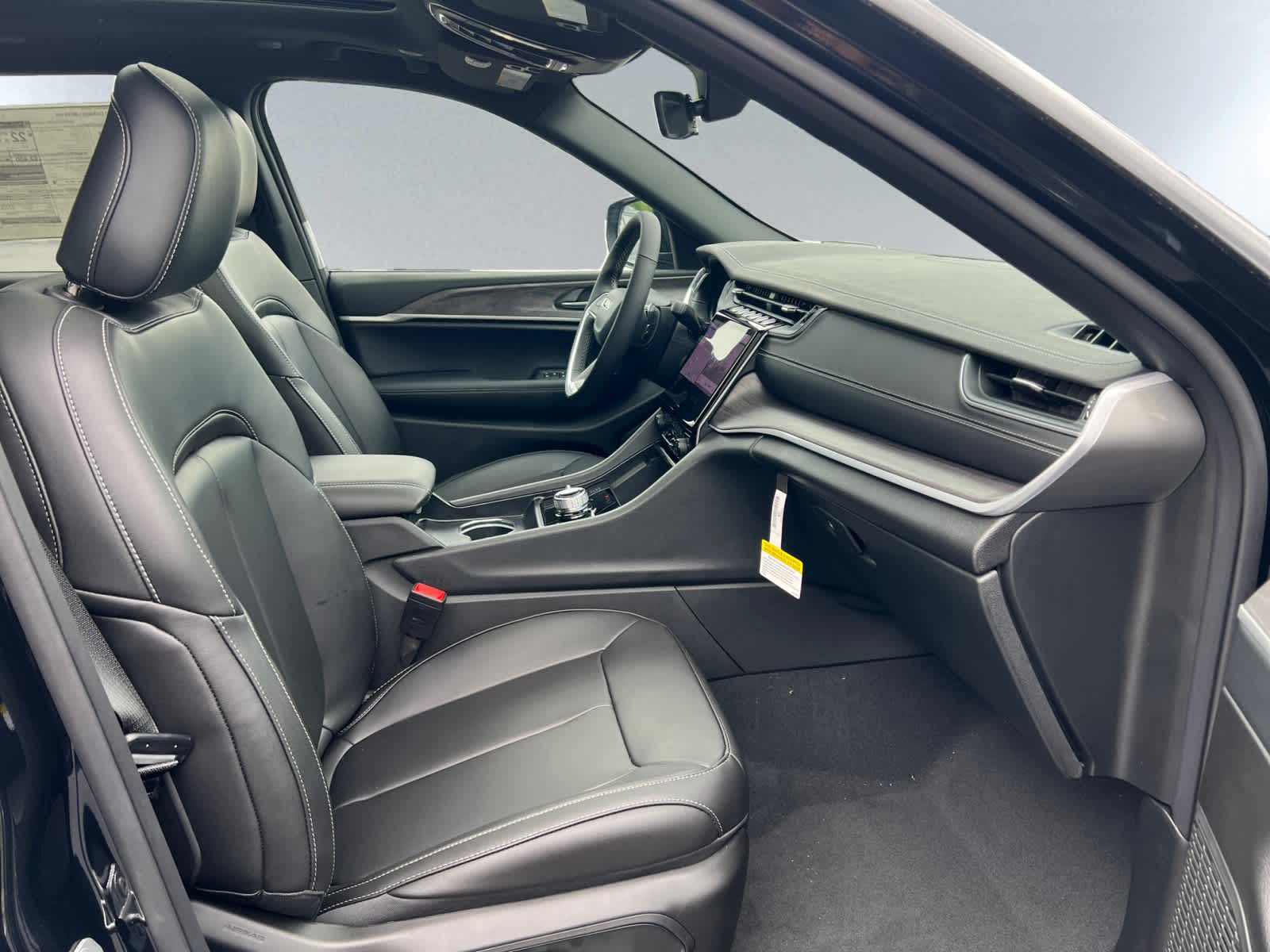 new 2025 Jeep Grand Cherokee car, priced at $48,010