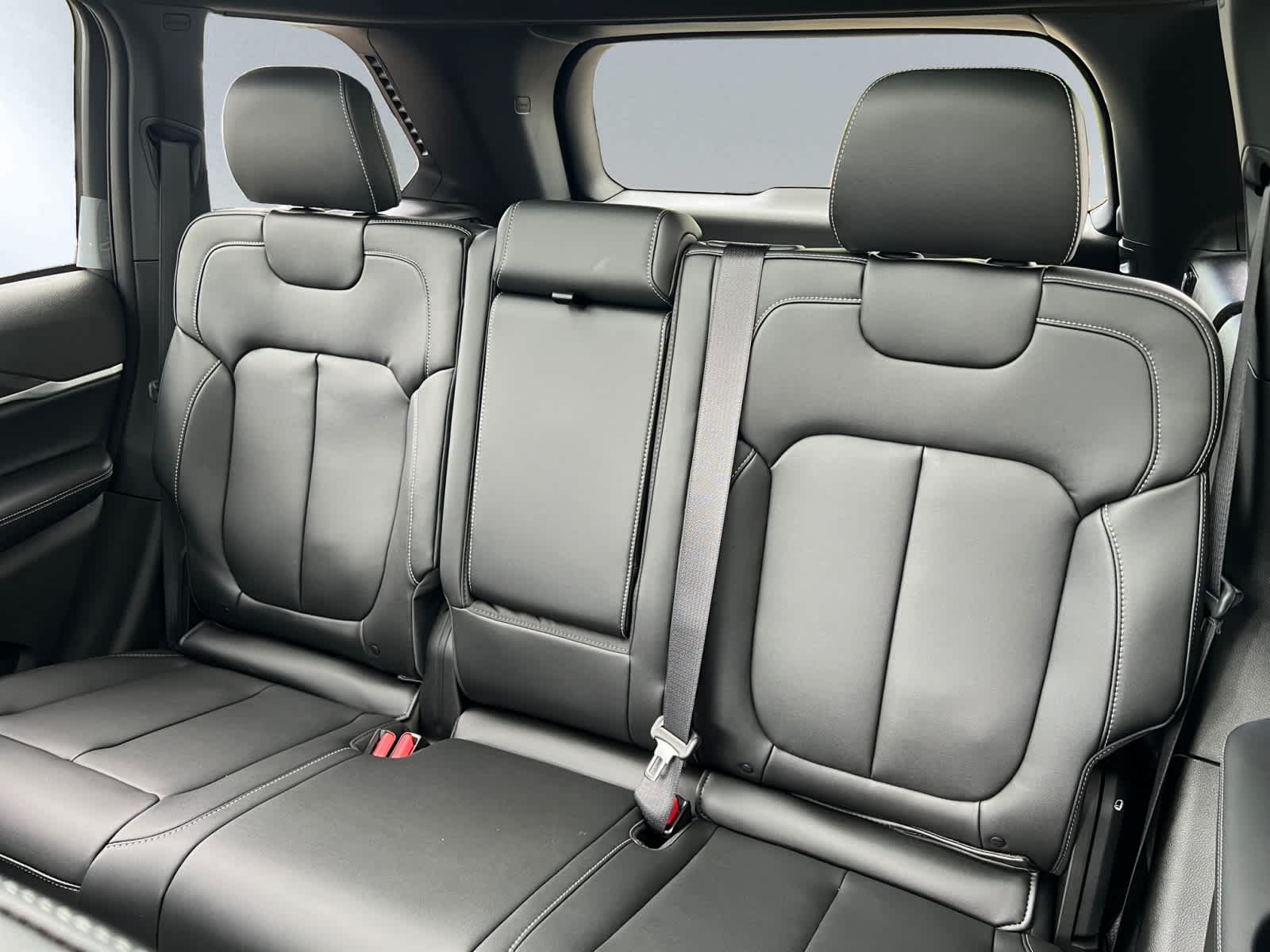 new 2025 Jeep Grand Cherokee car, priced at $48,010