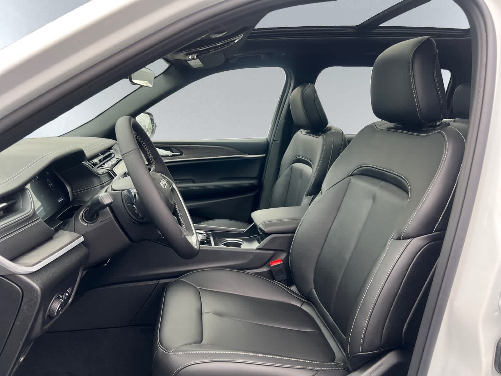 new 2025 Jeep Grand Cherokee car, priced at $49,415