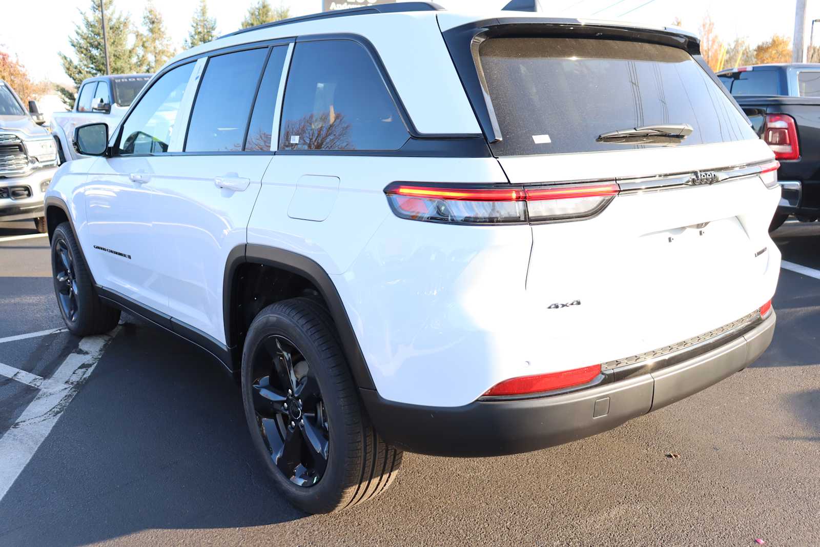 new 2025 Jeep Grand Cherokee car, priced at $48,989