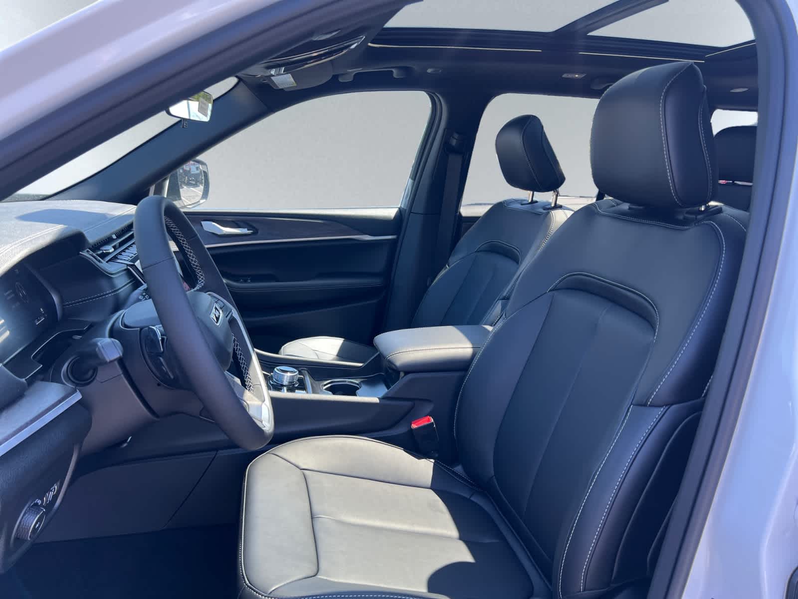 new 2025 Jeep Grand Cherokee car, priced at $49,415