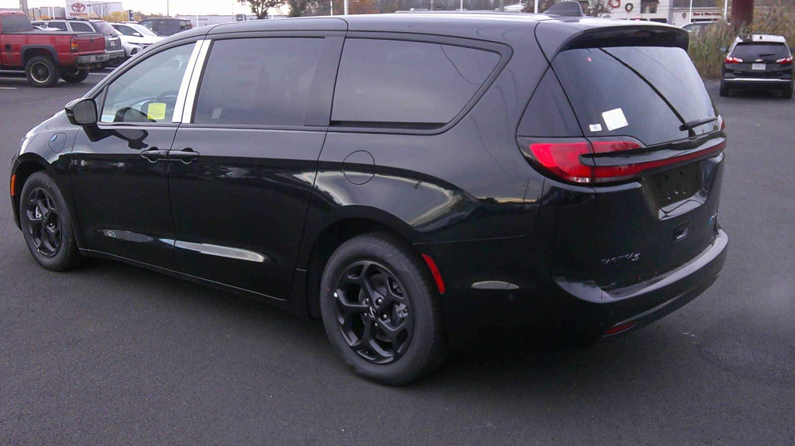 new 2023 Chrysler Pacifica Plug-In Hybrid car, priced at $54,180