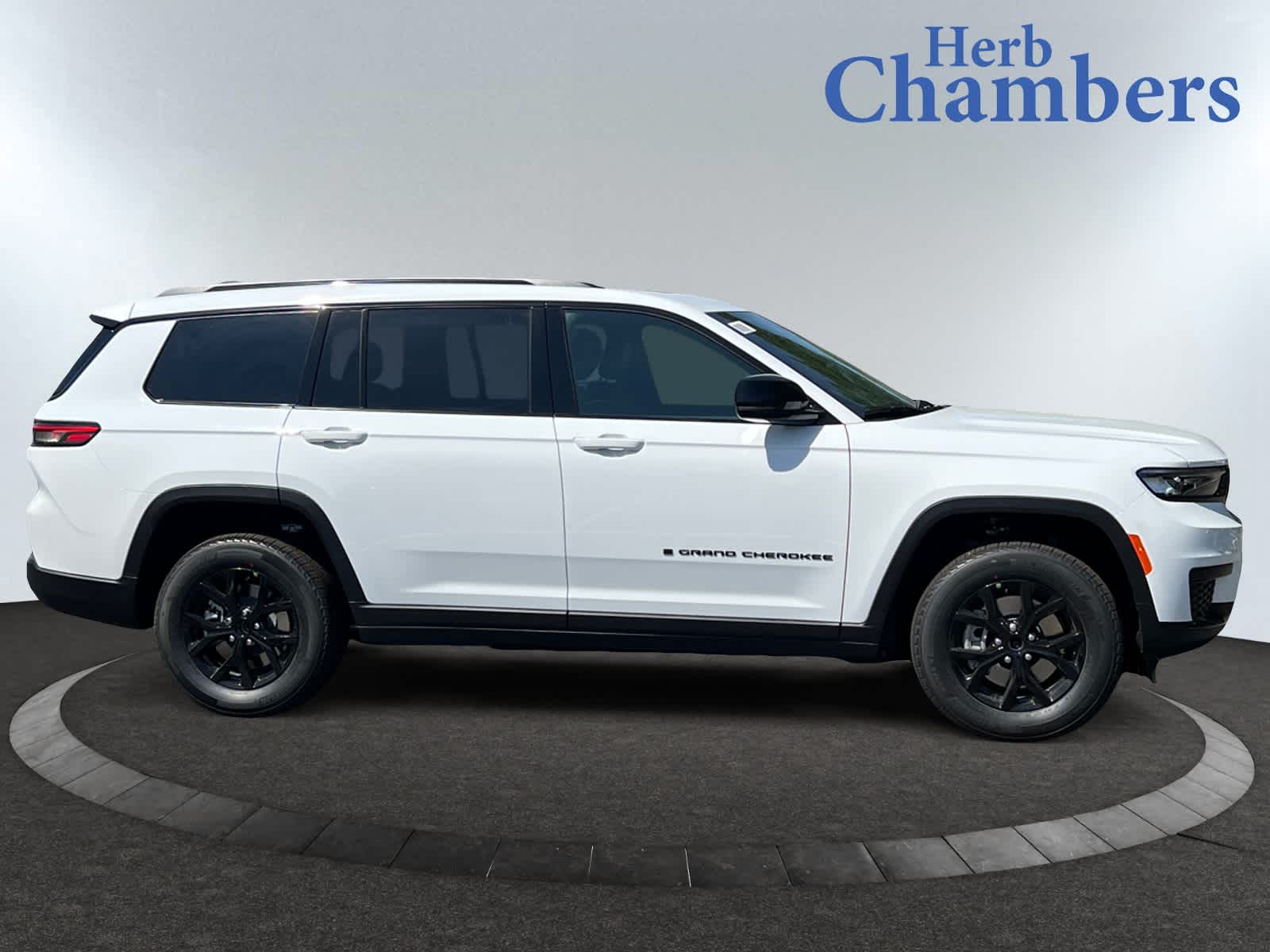 new 2025 Jeep Grand Cherokee car, priced at $46,135