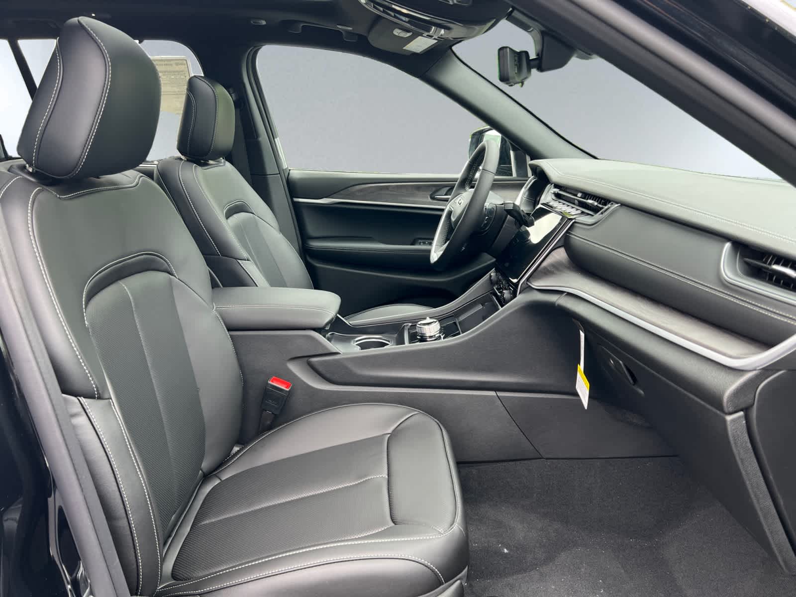 new 2025 Jeep Grand Cherokee car, priced at $50,935