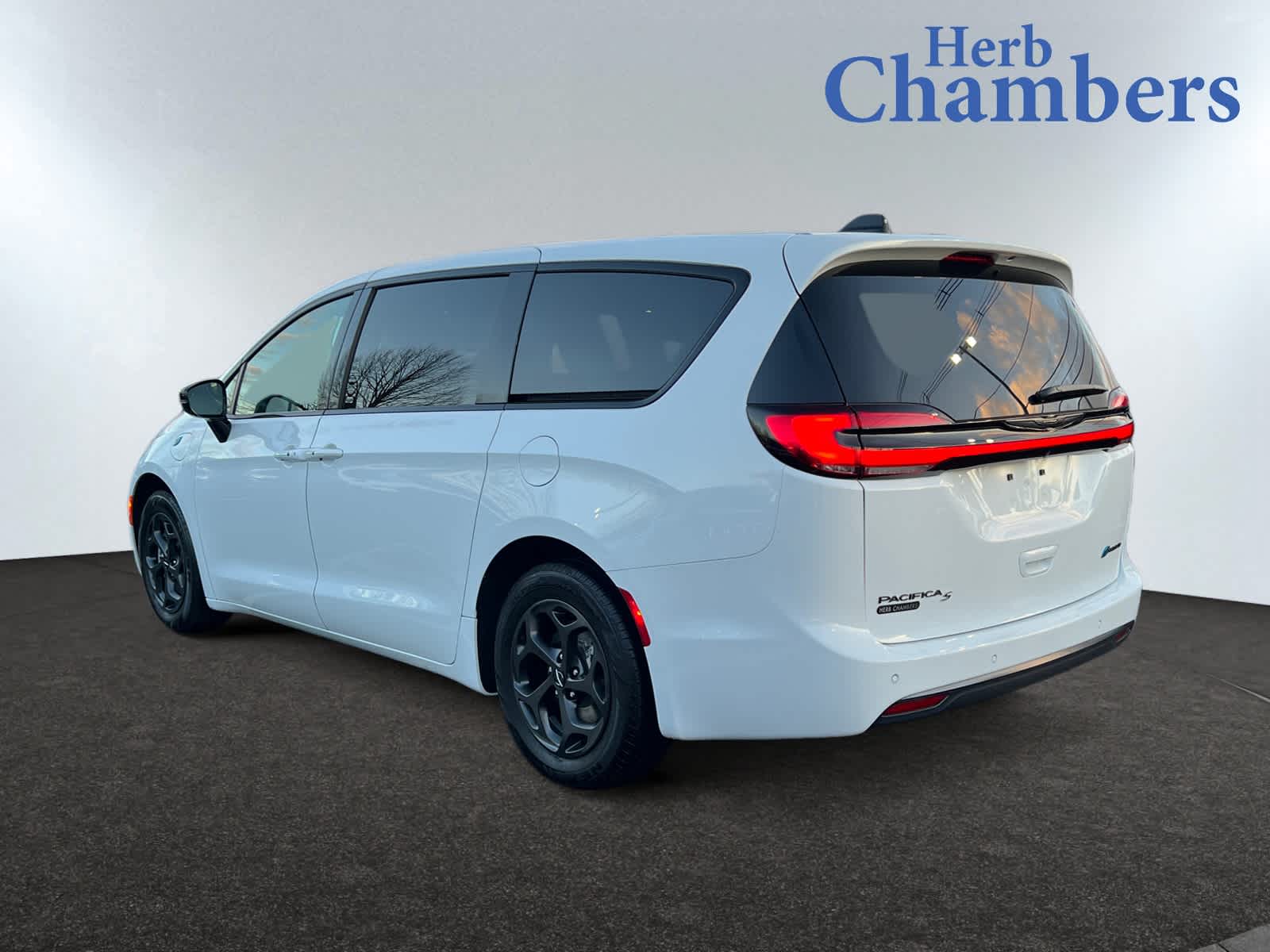 used 2023 Chrysler Pacifica Plug-In Hybrid car, priced at $37,798