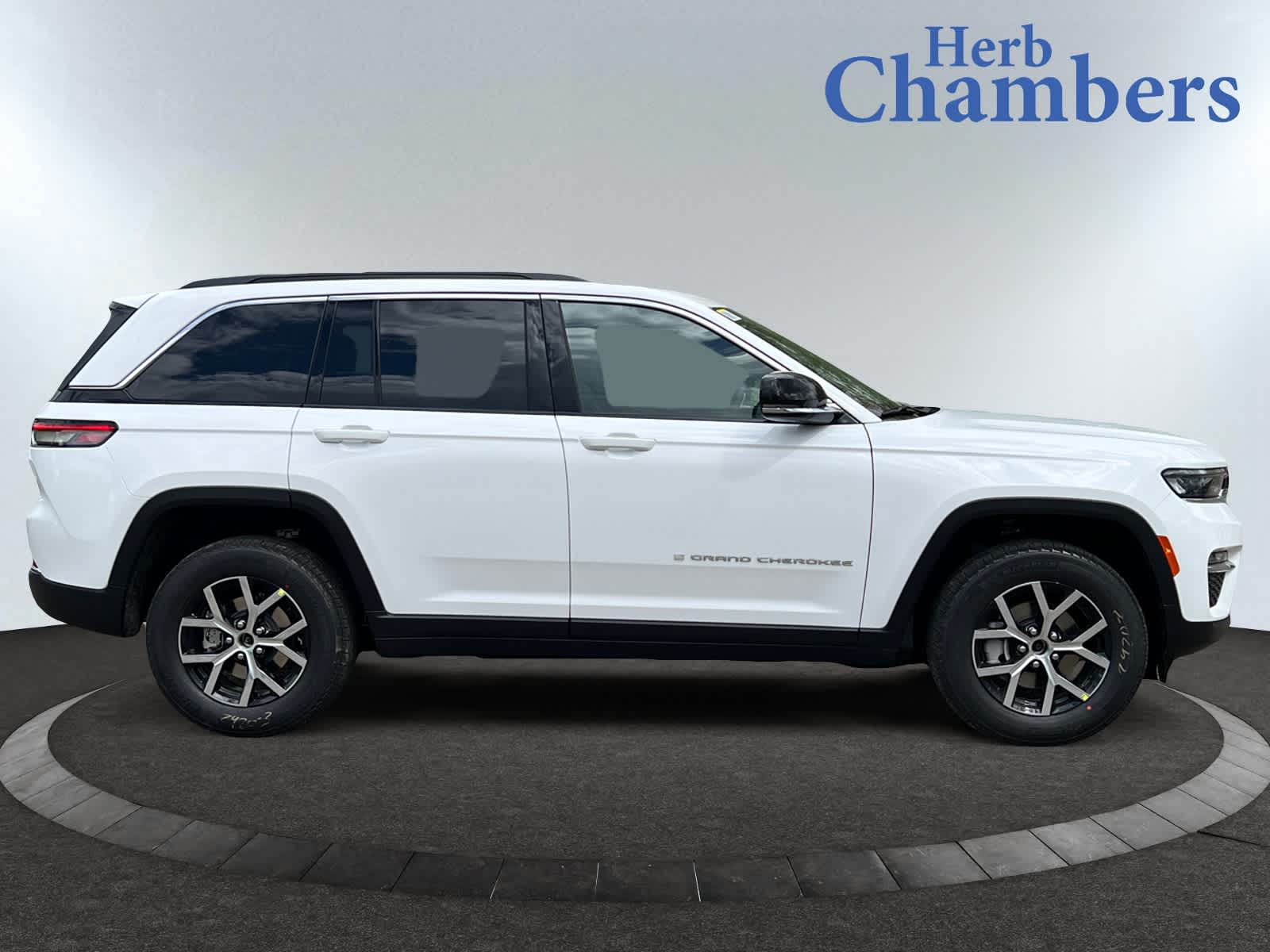 new 2025 Jeep Grand Cherokee car, priced at $49,415