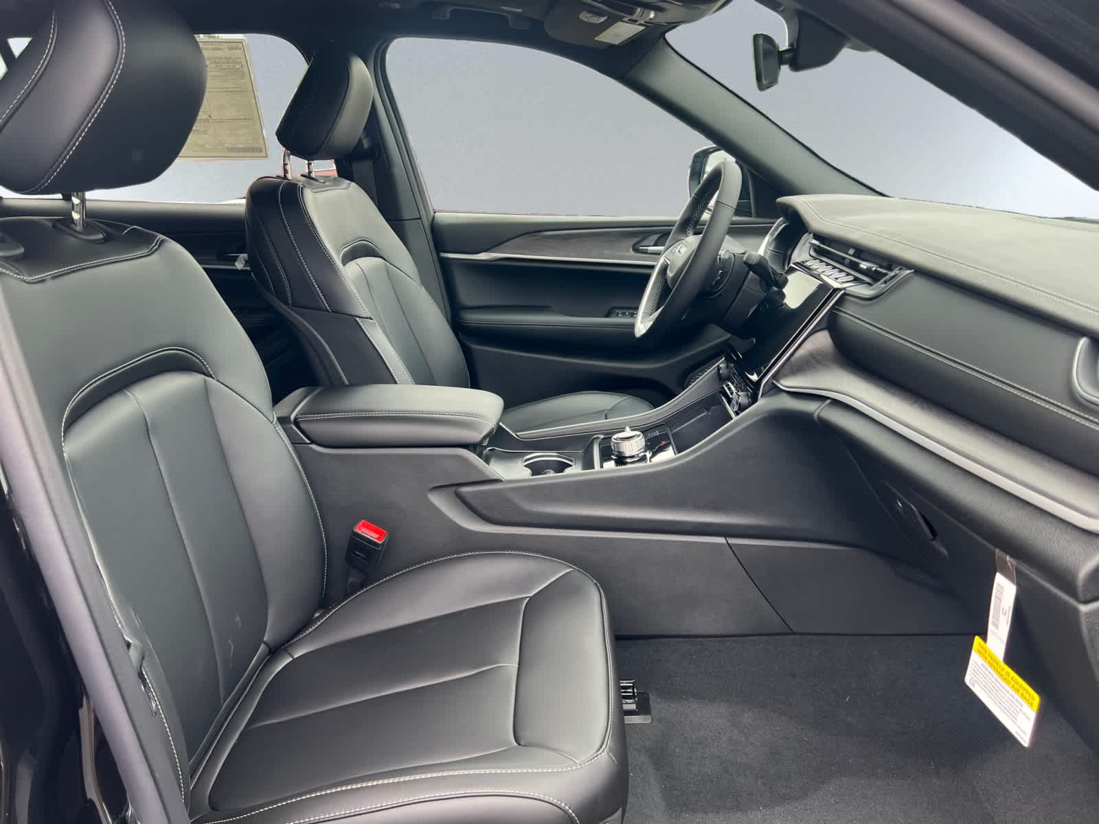 new 2025 Jeep Grand Cherokee car, priced at $50,860