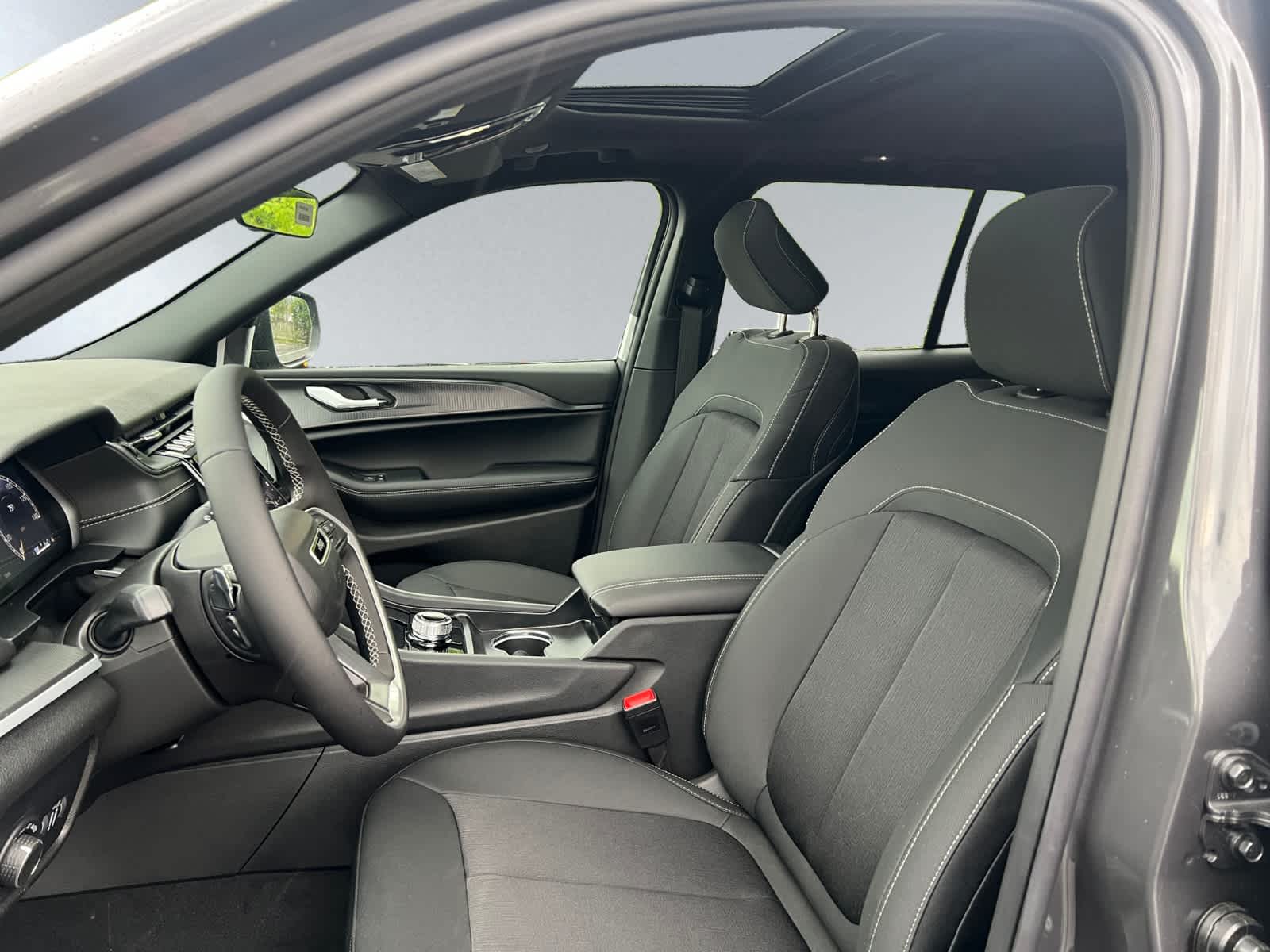 new 2025 Jeep Grand Cherokee car, priced at $42,375