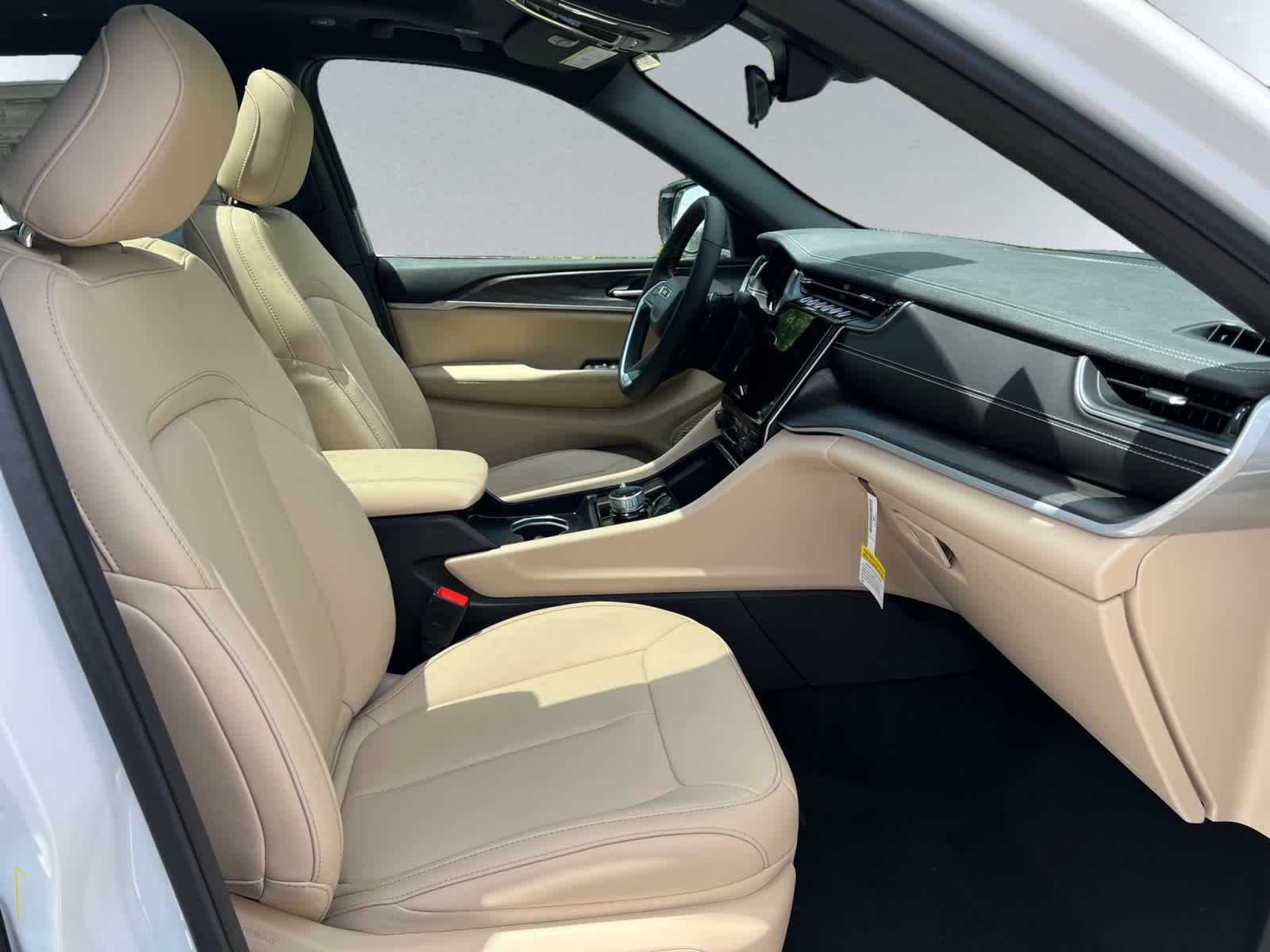 new 2025 Jeep Grand Cherokee car, priced at $49,415