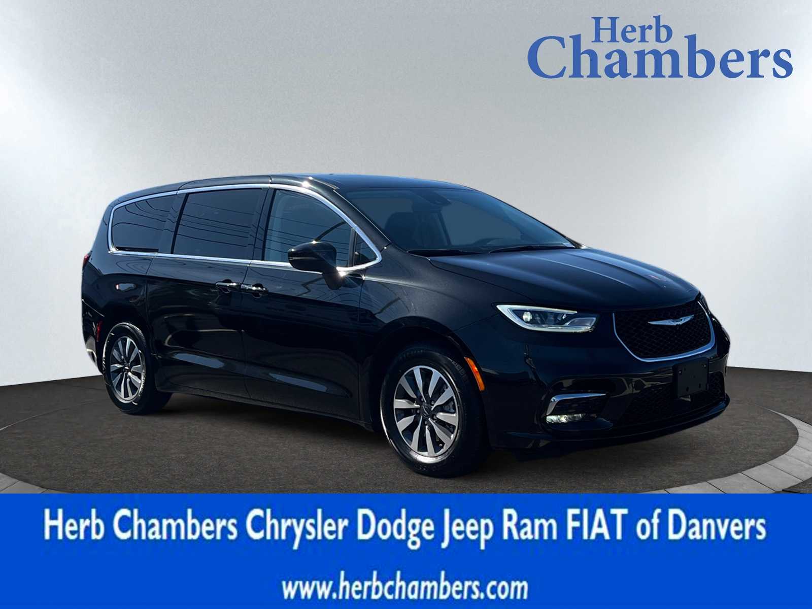used 2023 Chrysler Pacifica Plug-In Hybrid car, priced at $29,598