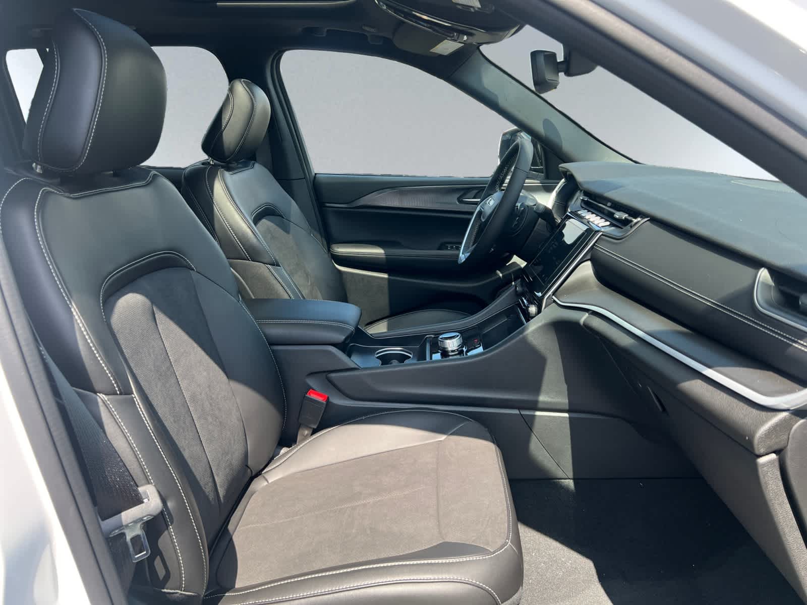new 2024 Jeep Grand Cherokee car, priced at $39,995