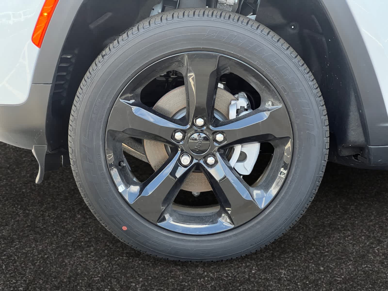 new 2024 Jeep Grand Cherokee car, priced at $39,995