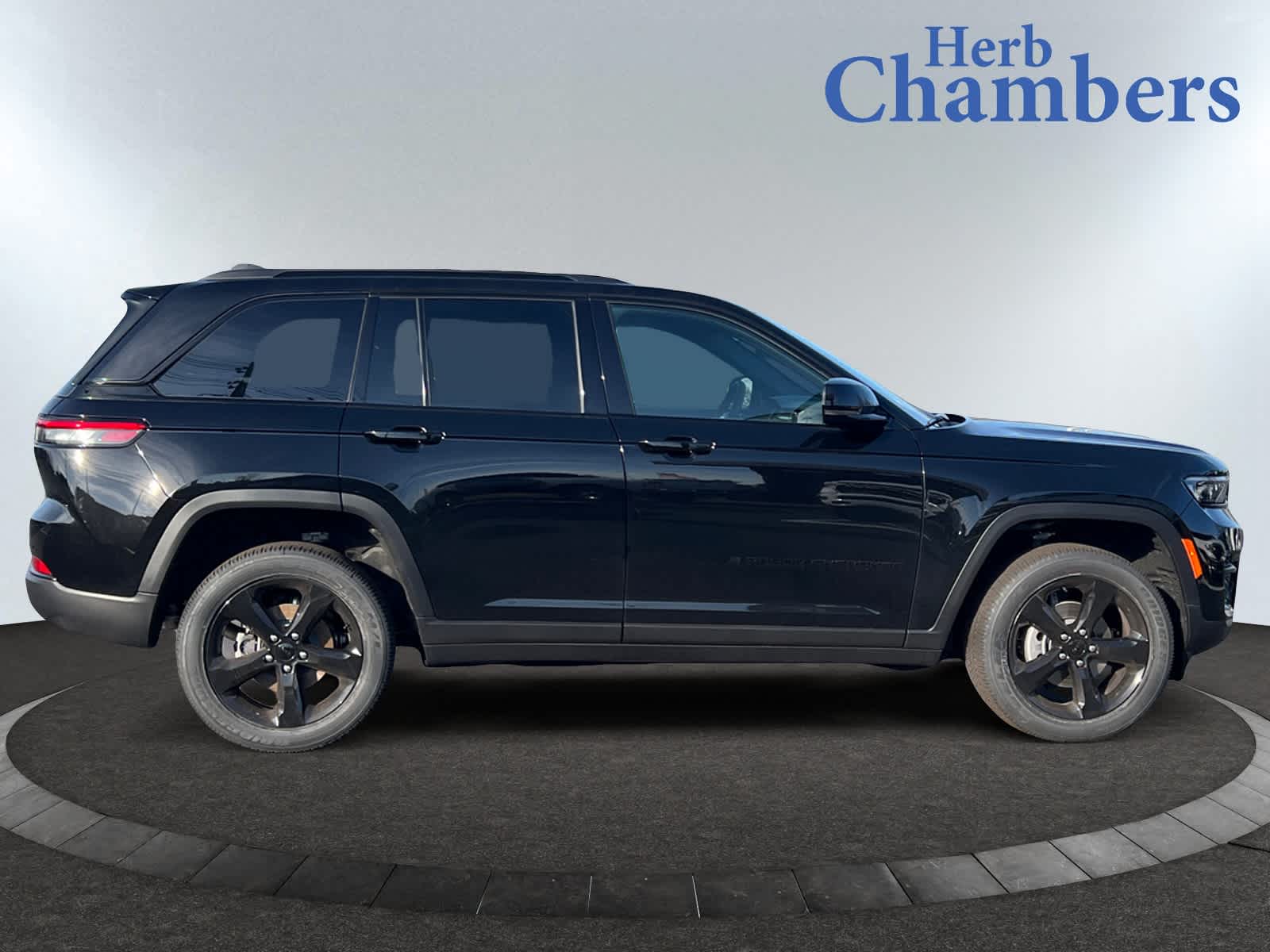 new 2025 Jeep Grand Cherokee car, priced at $47,075