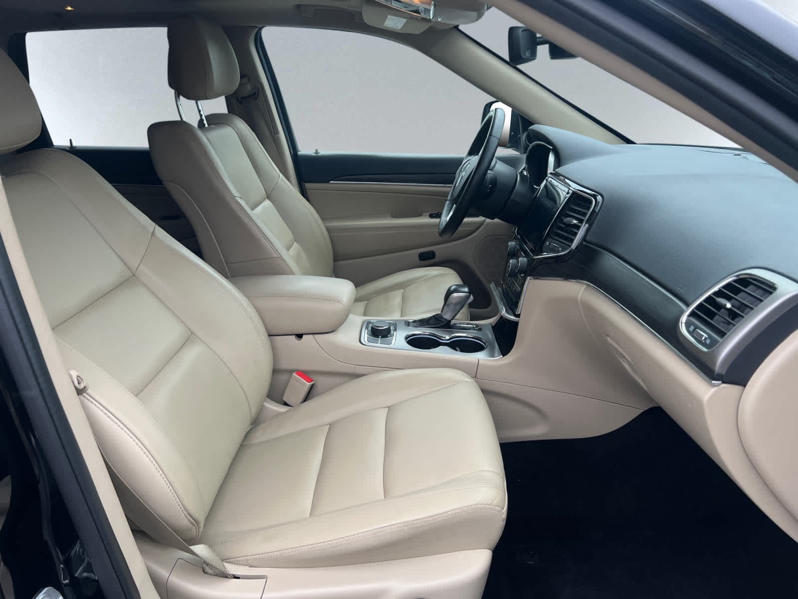 used 2021 Jeep Grand Cherokee car, priced at $29,598