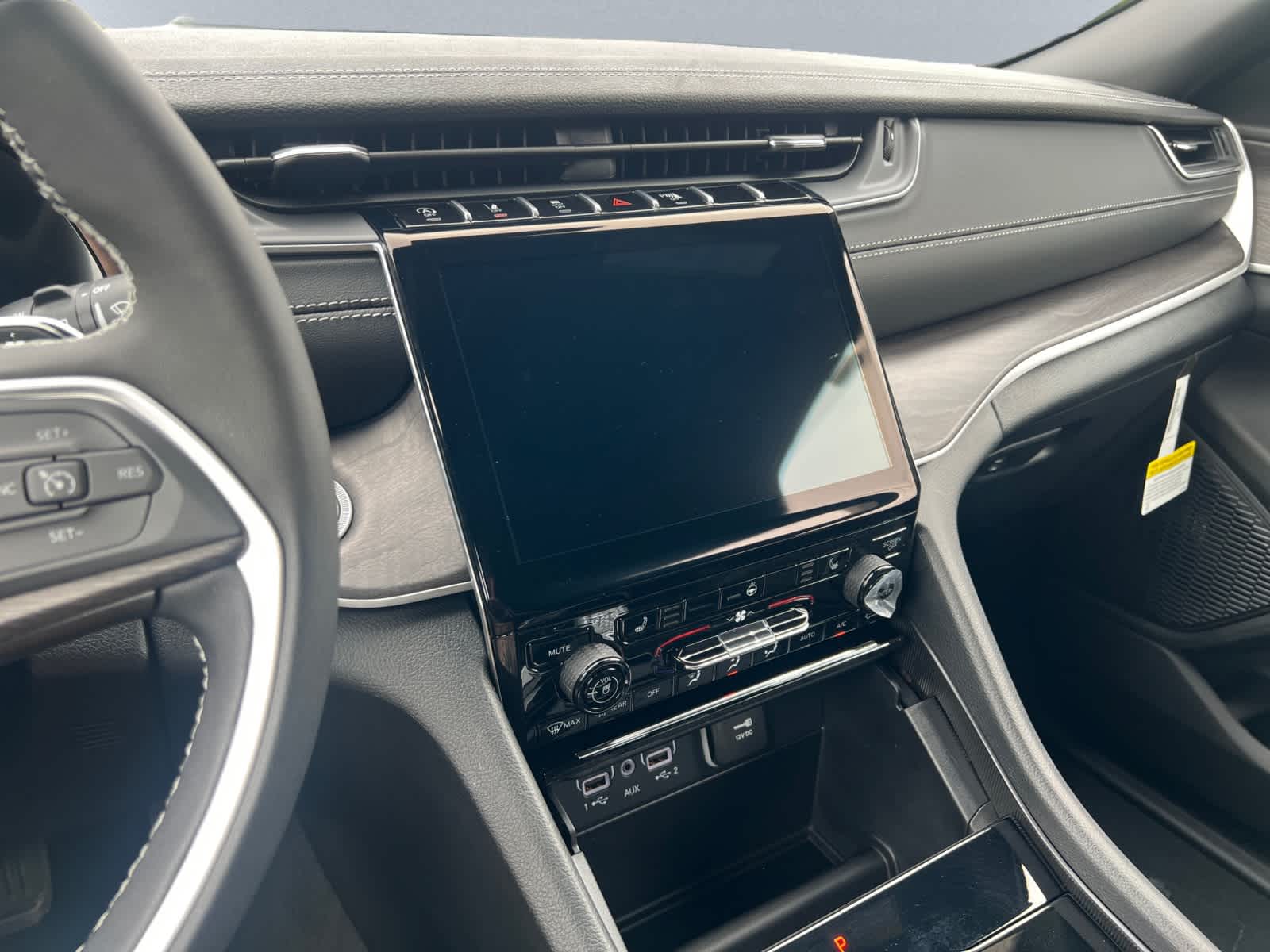 new 2025 Jeep Grand Cherokee car, priced at $50,860