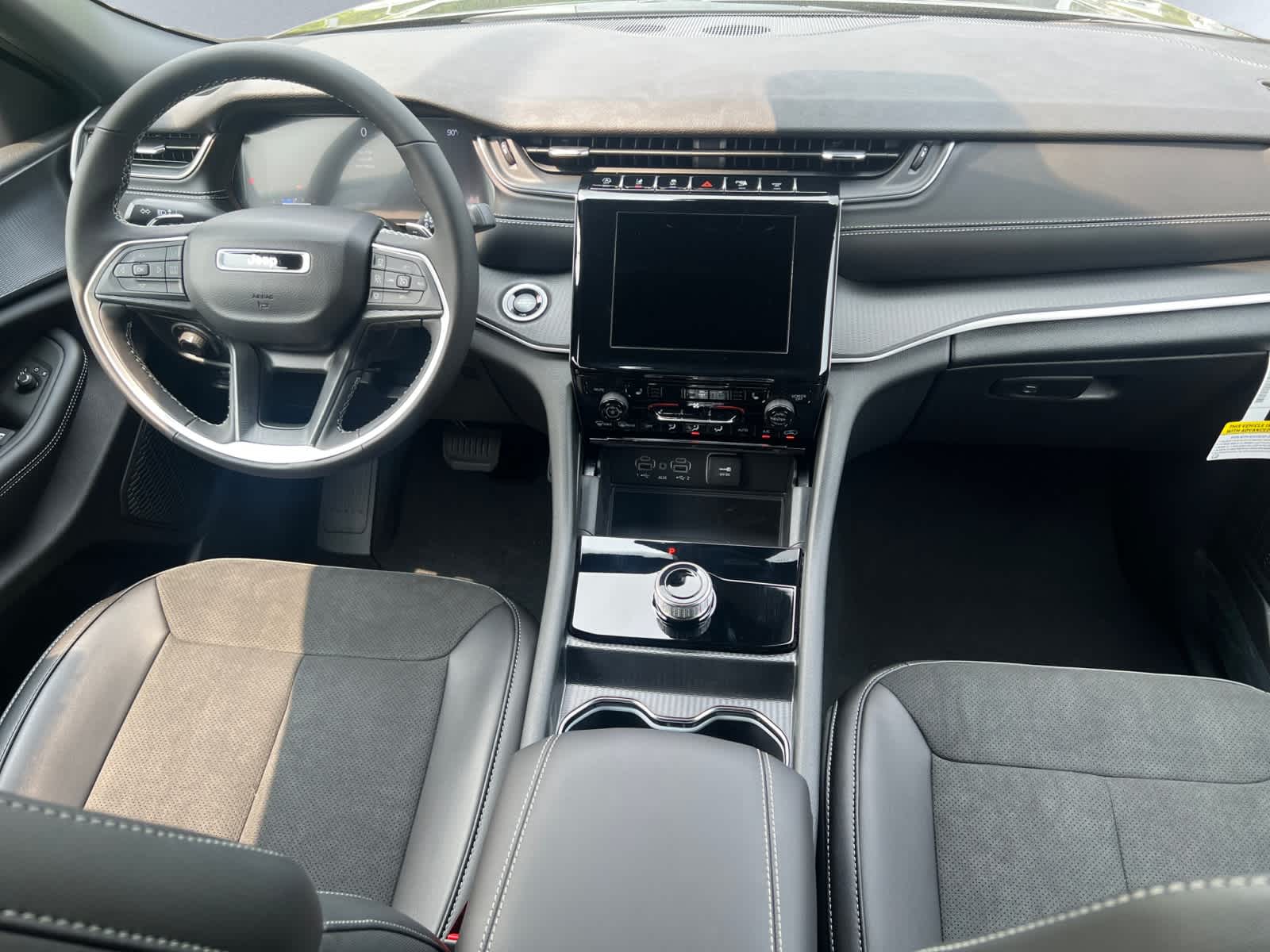 new 2025 Jeep Grand Cherokee car, priced at $49,725