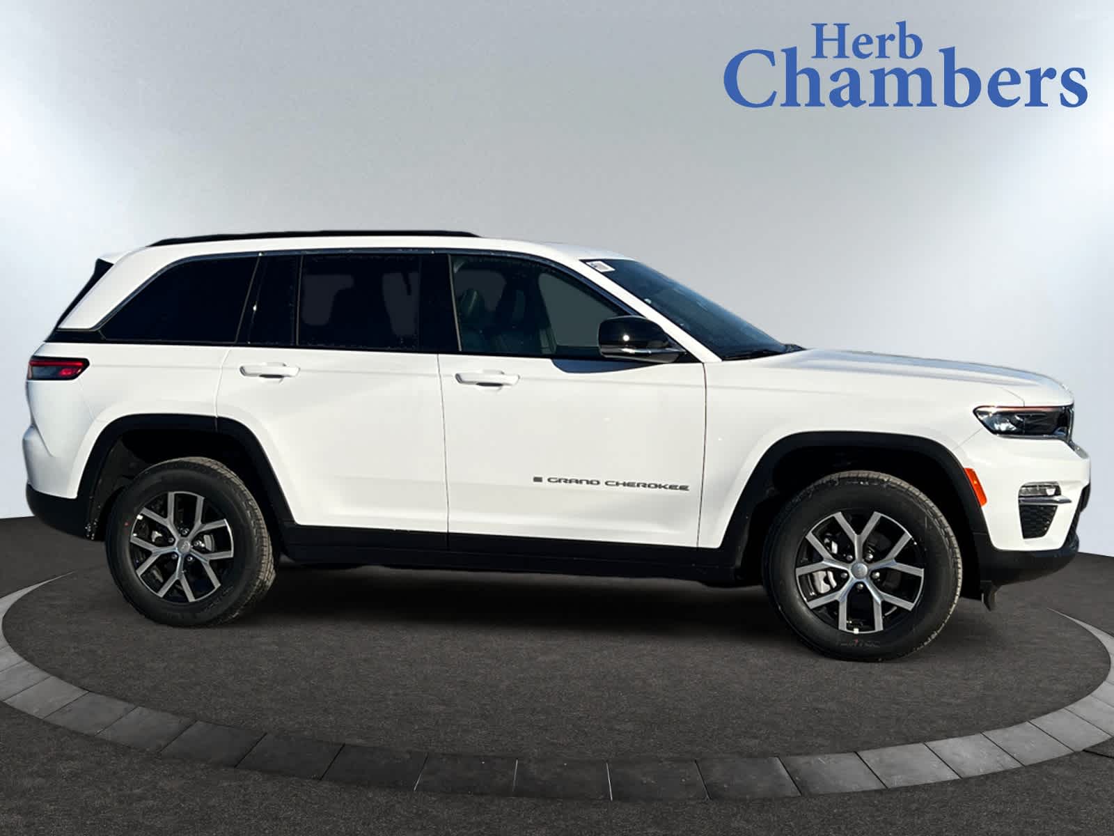 new 2025 Jeep Grand Cherokee car, priced at $47,415