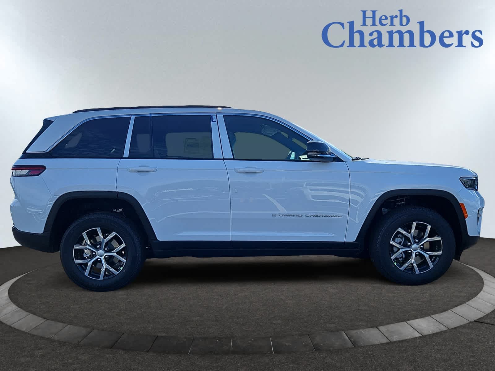 new 2025 Jeep Grand Cherokee car, priced at $46,264