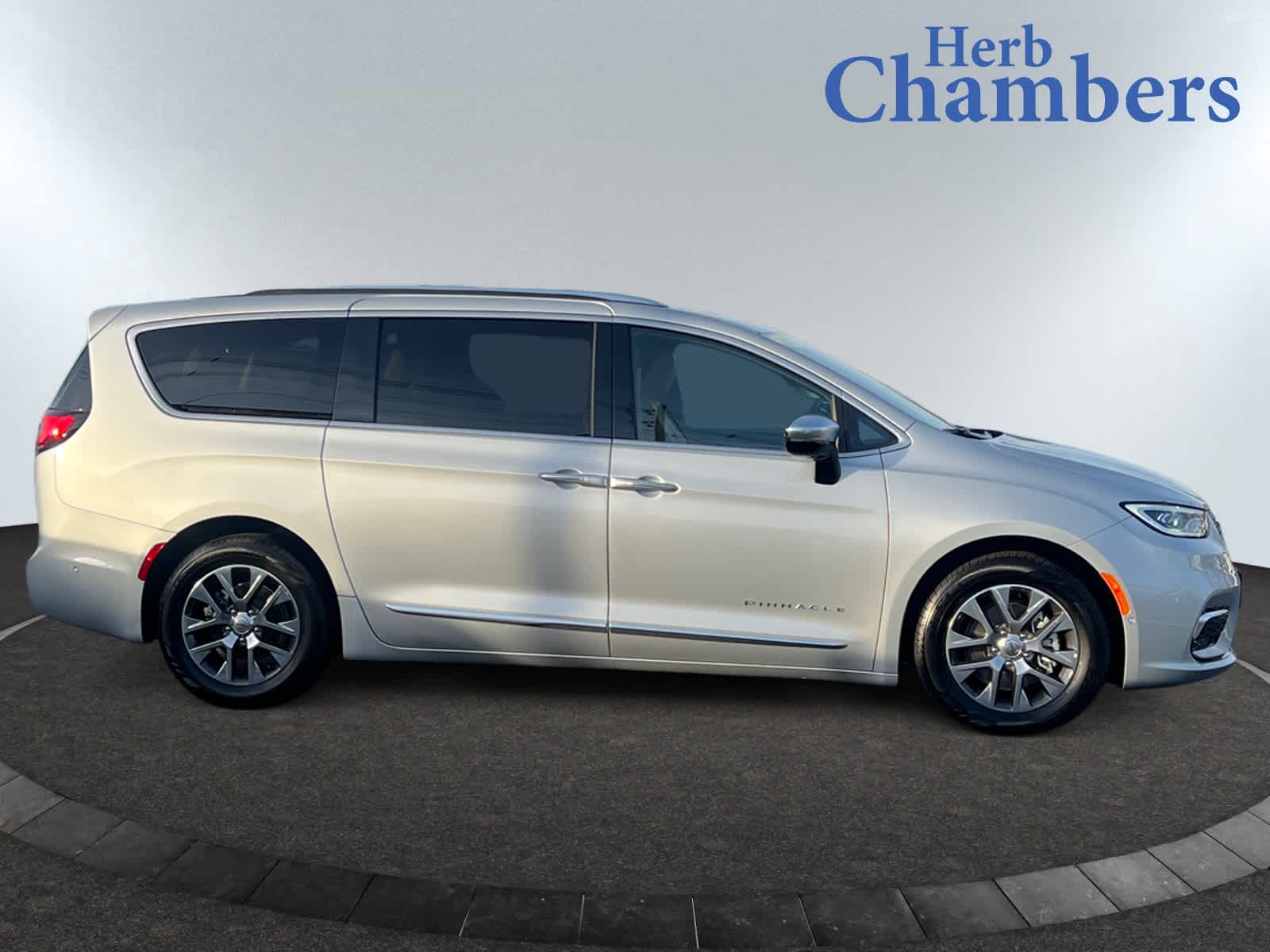 used 2023 Chrysler Pacifica Plug-In Hybrid car, priced at $40,998