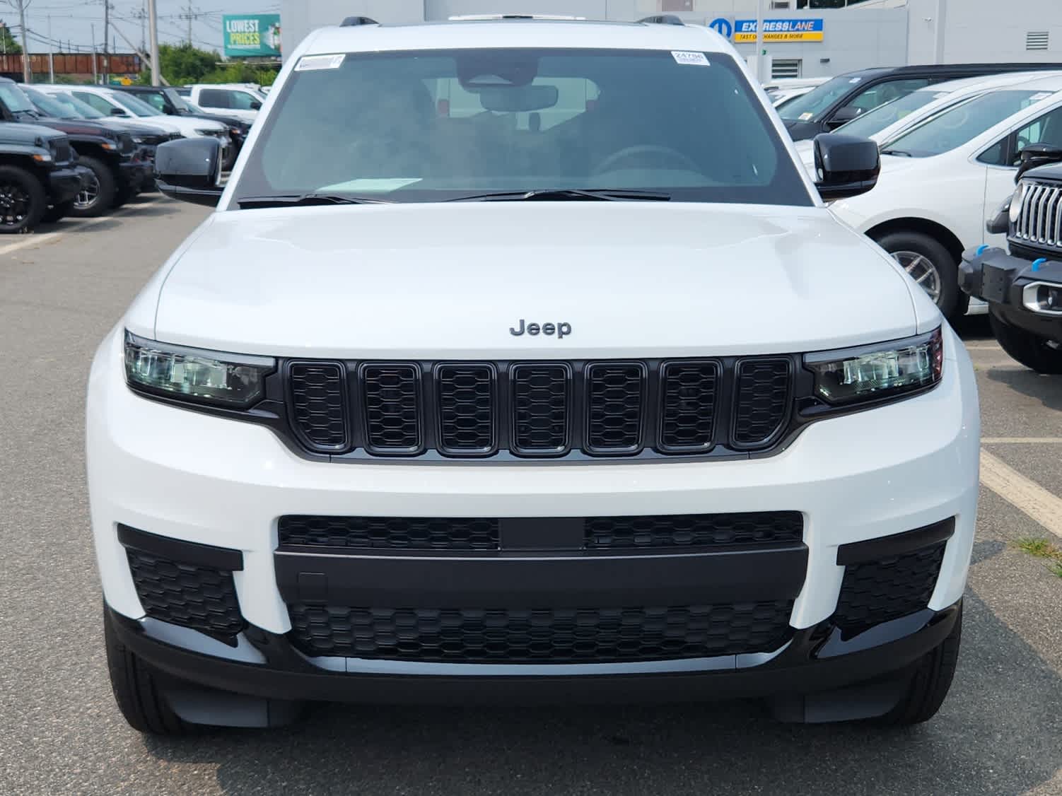 new 2024 Jeep Grand Cherokee car, priced at $46,979