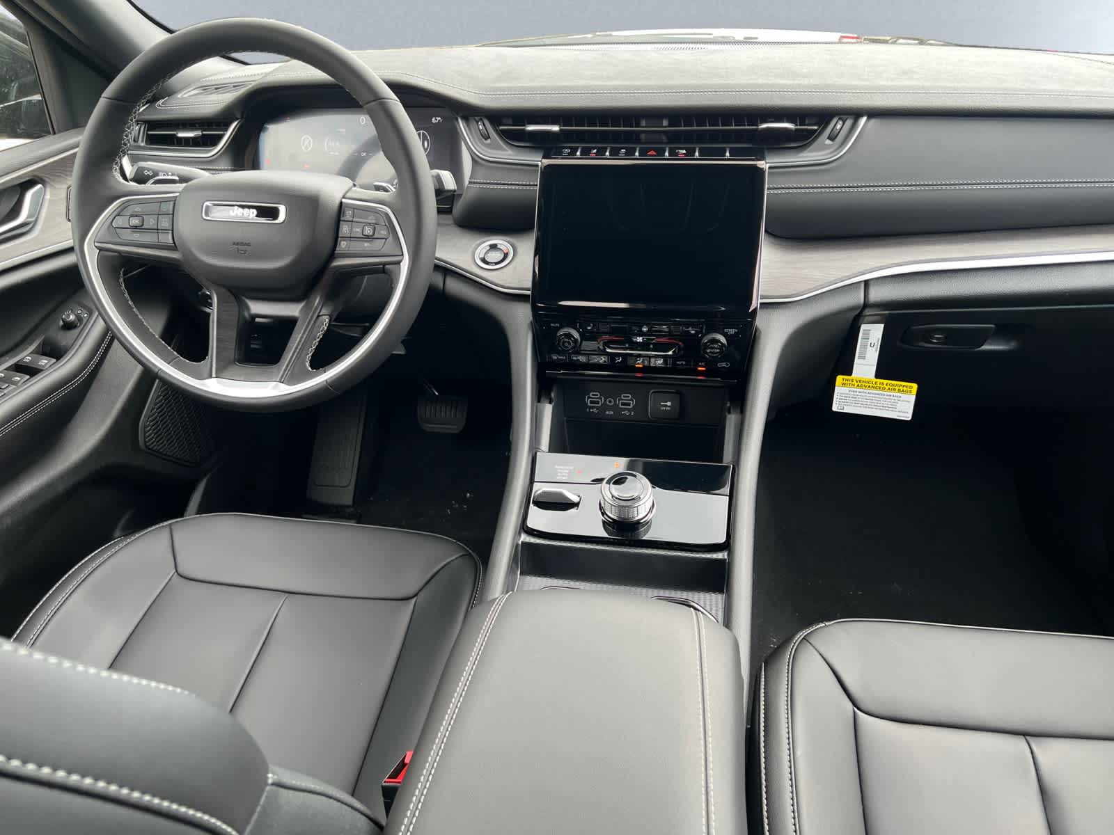 new 2025 Jeep Grand Cherokee car, priced at $48,010