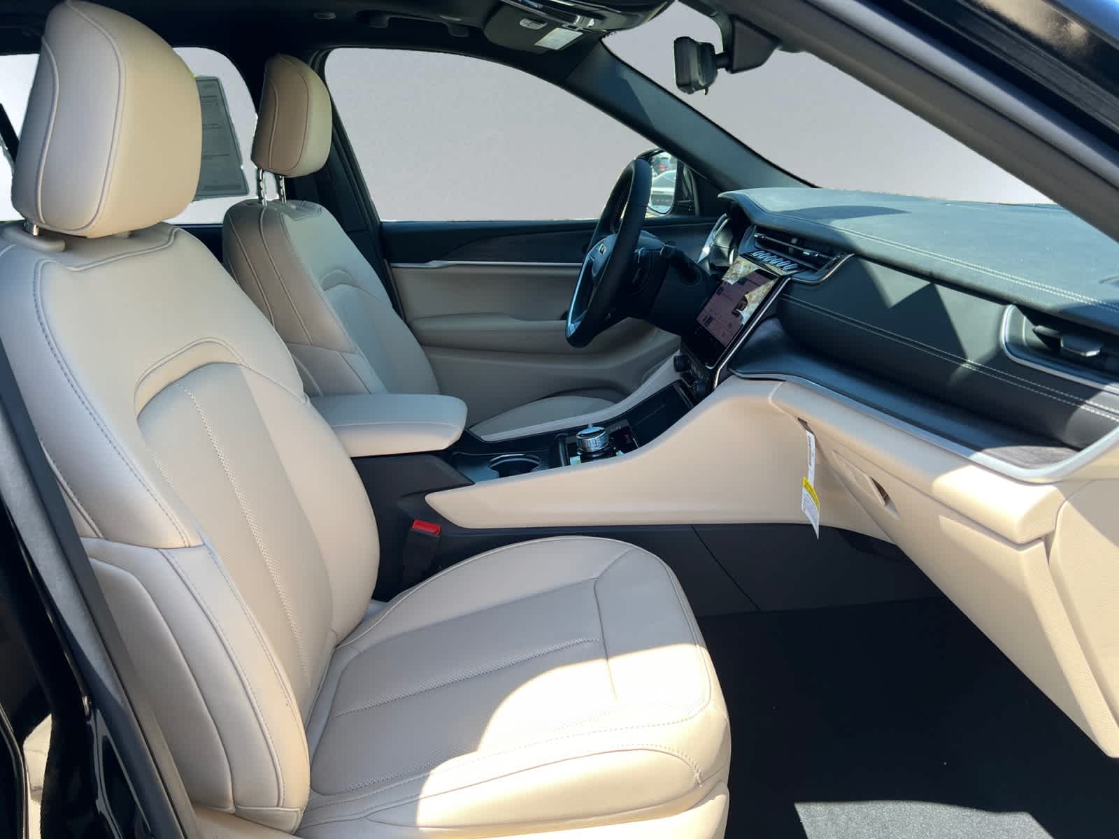 new 2025 Jeep Grand Cherokee car, priced at $52,935