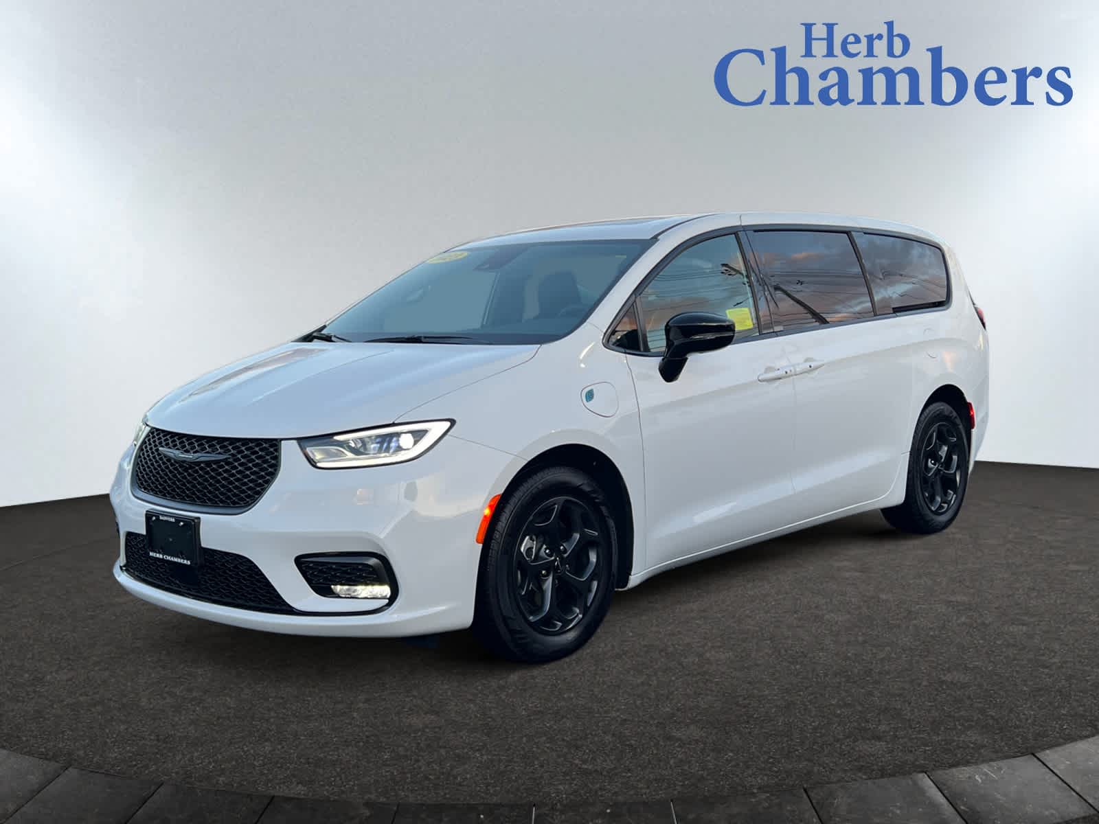 used 2023 Chrysler Pacifica Plug-In Hybrid car, priced at $37,798