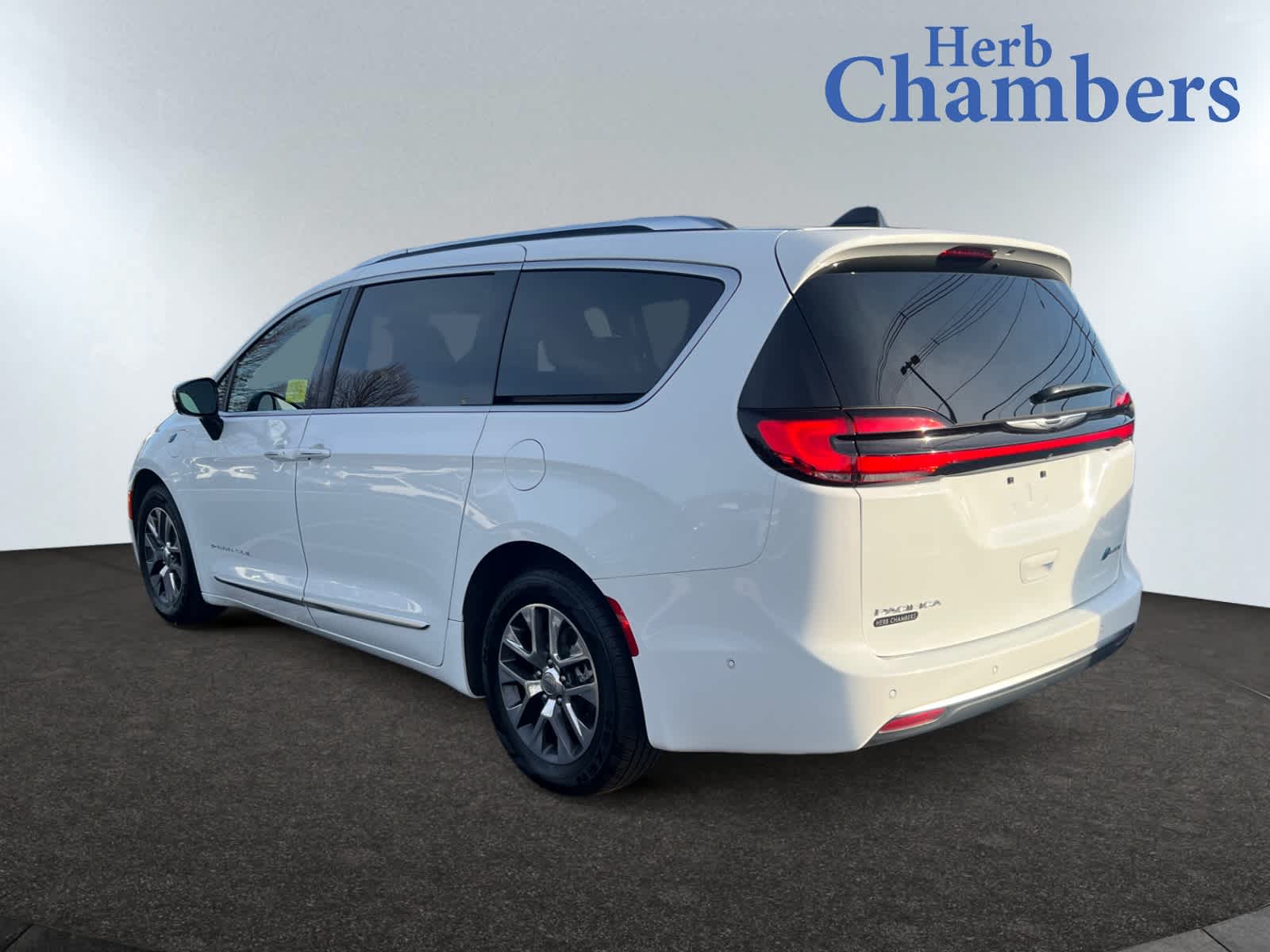 used 2023 Chrysler Pacifica Plug-In Hybrid car, priced at $43,798