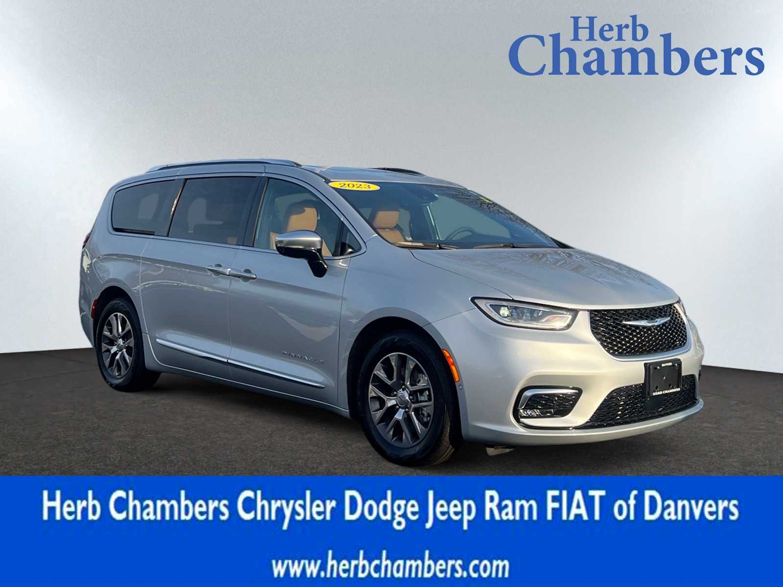 used 2023 Chrysler Pacifica Plug-In Hybrid car, priced at $40,998