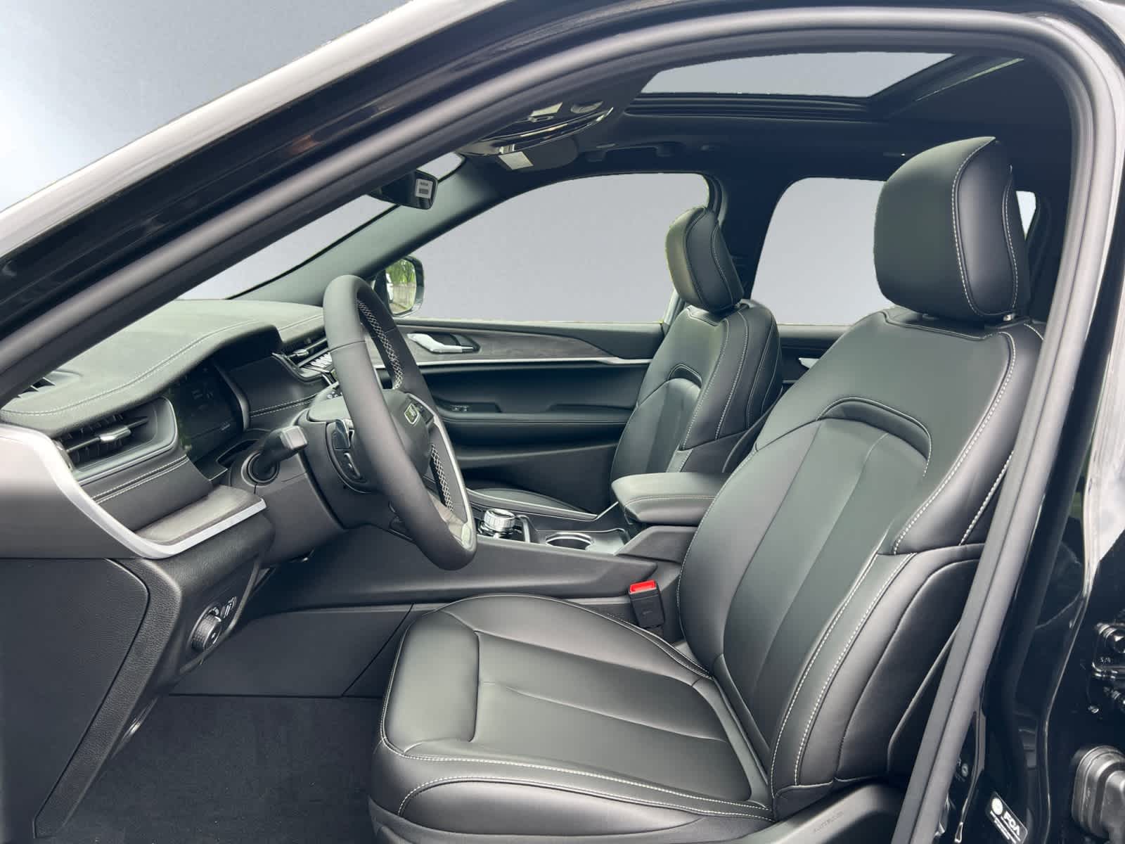 new 2025 Jeep Grand Cherokee car, priced at $48,010