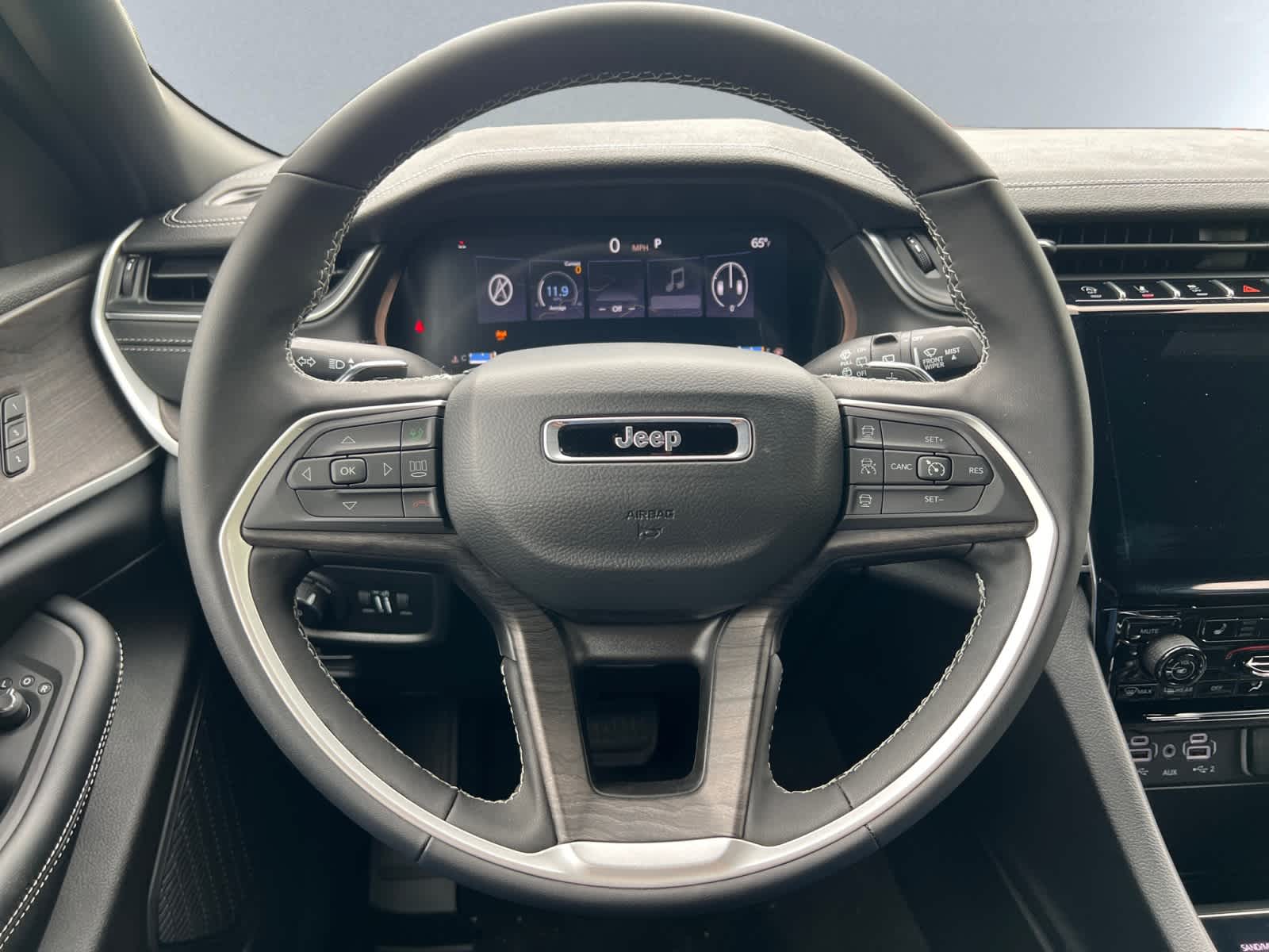 new 2025 Jeep Grand Cherokee car, priced at $49,415