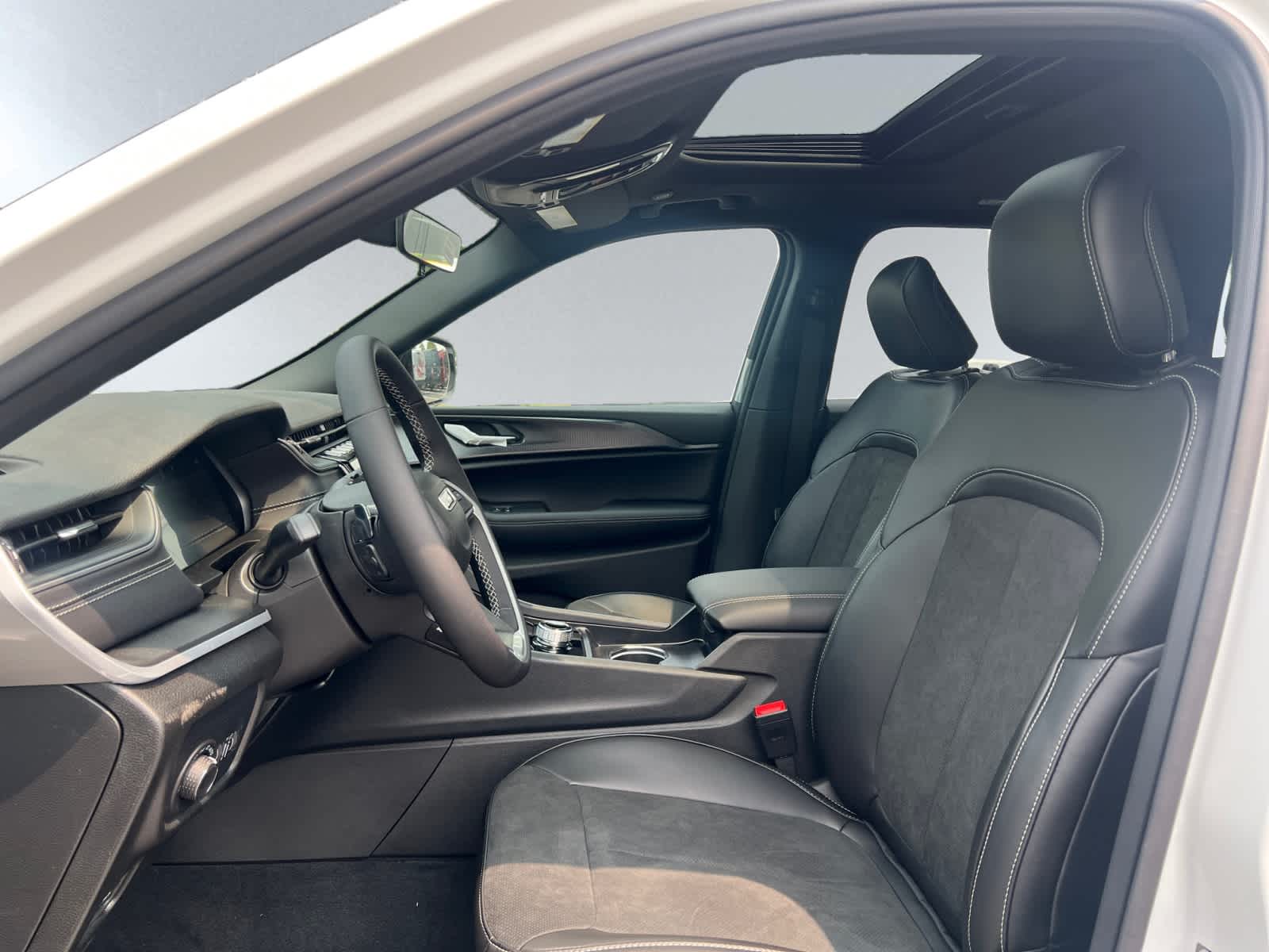 new 2025 Jeep Grand Cherokee car, priced at $44,135