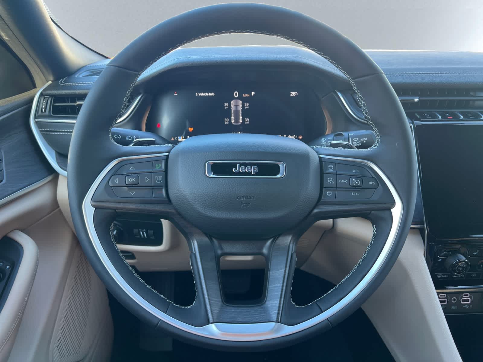 new 2025 Jeep Grand Cherokee car, priced at $48,010