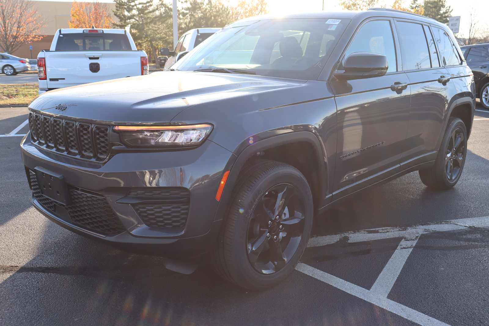 new 2024 Jeep Grand Cherokee car, priced at $49,175