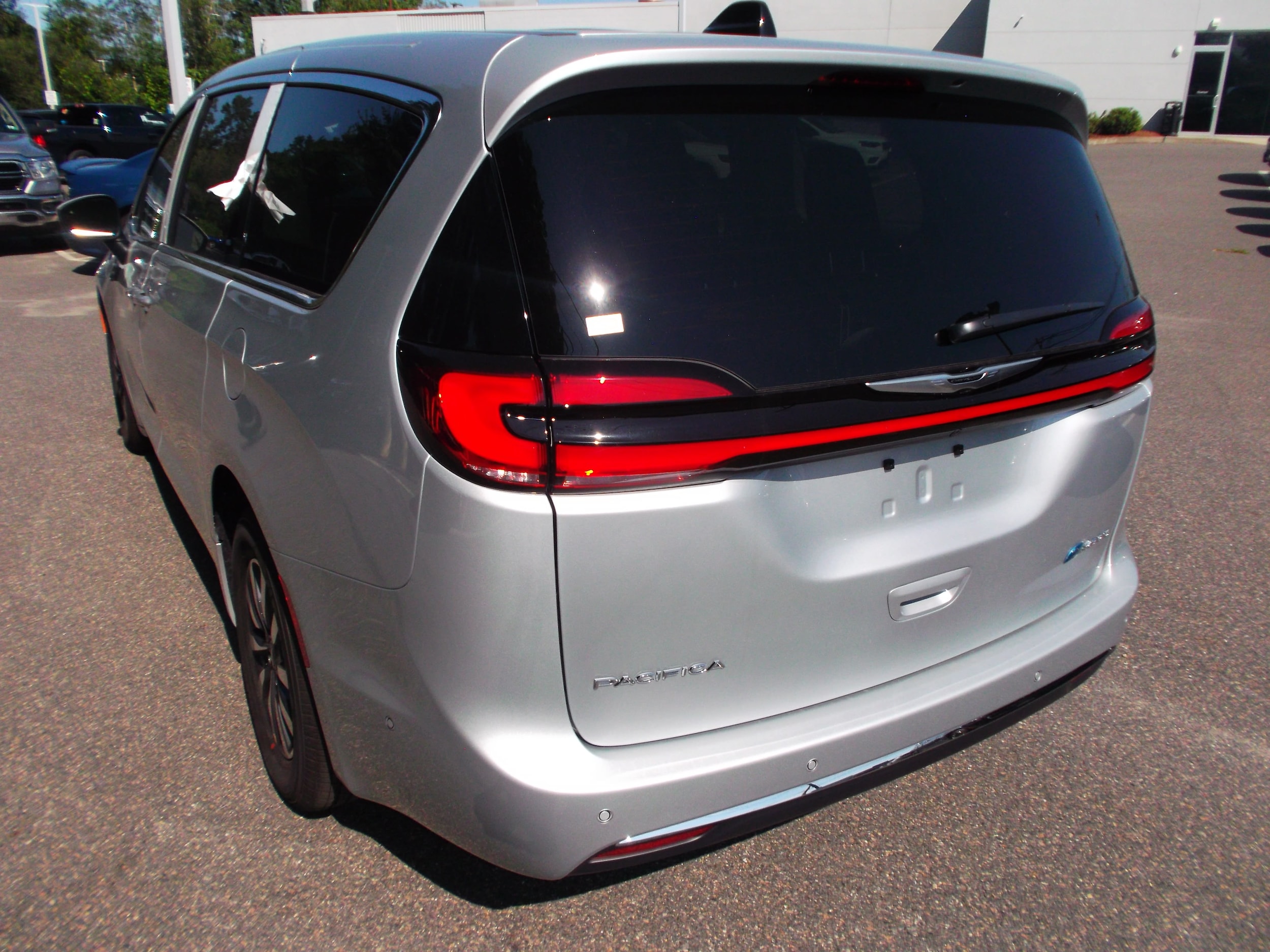 new 2023 Chrysler Pacifica Plug-In Hybrid car, priced at $48,705
