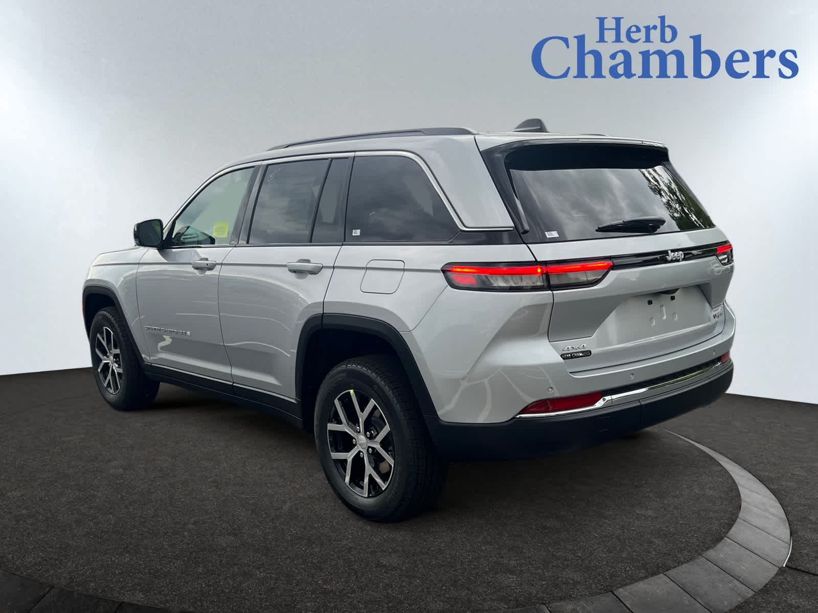 new 2025 Jeep Grand Cherokee car, priced at $48,010