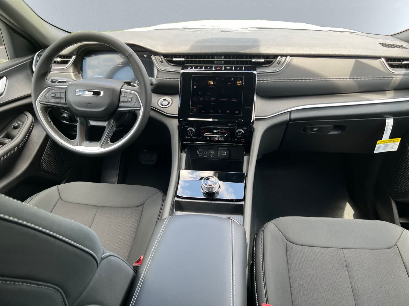 new 2025 Jeep Grand Cherokee car, priced at $41,530
